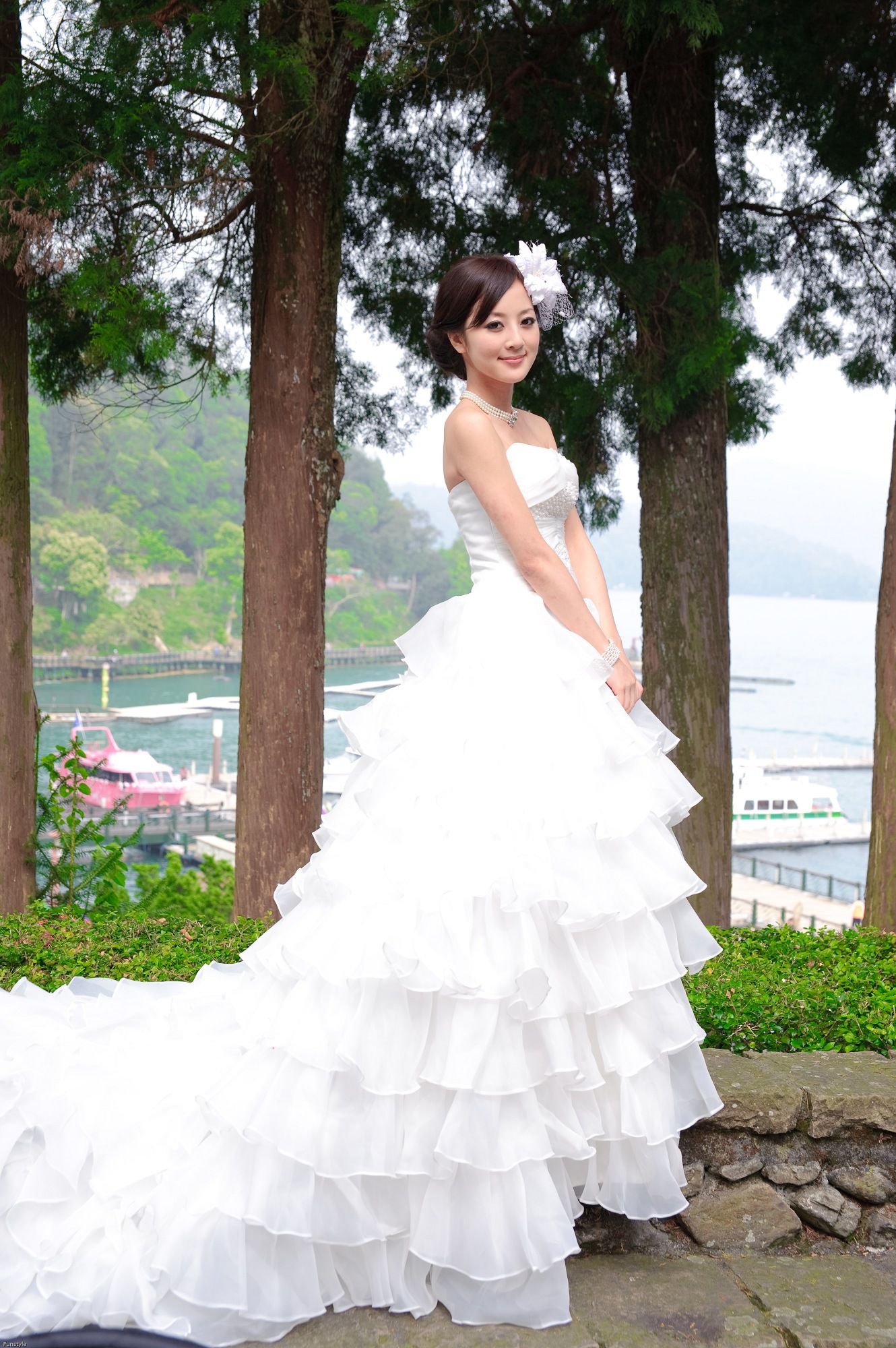 张凯洁/张允霏《日月潭+紙教堂(婚紗)》-图0