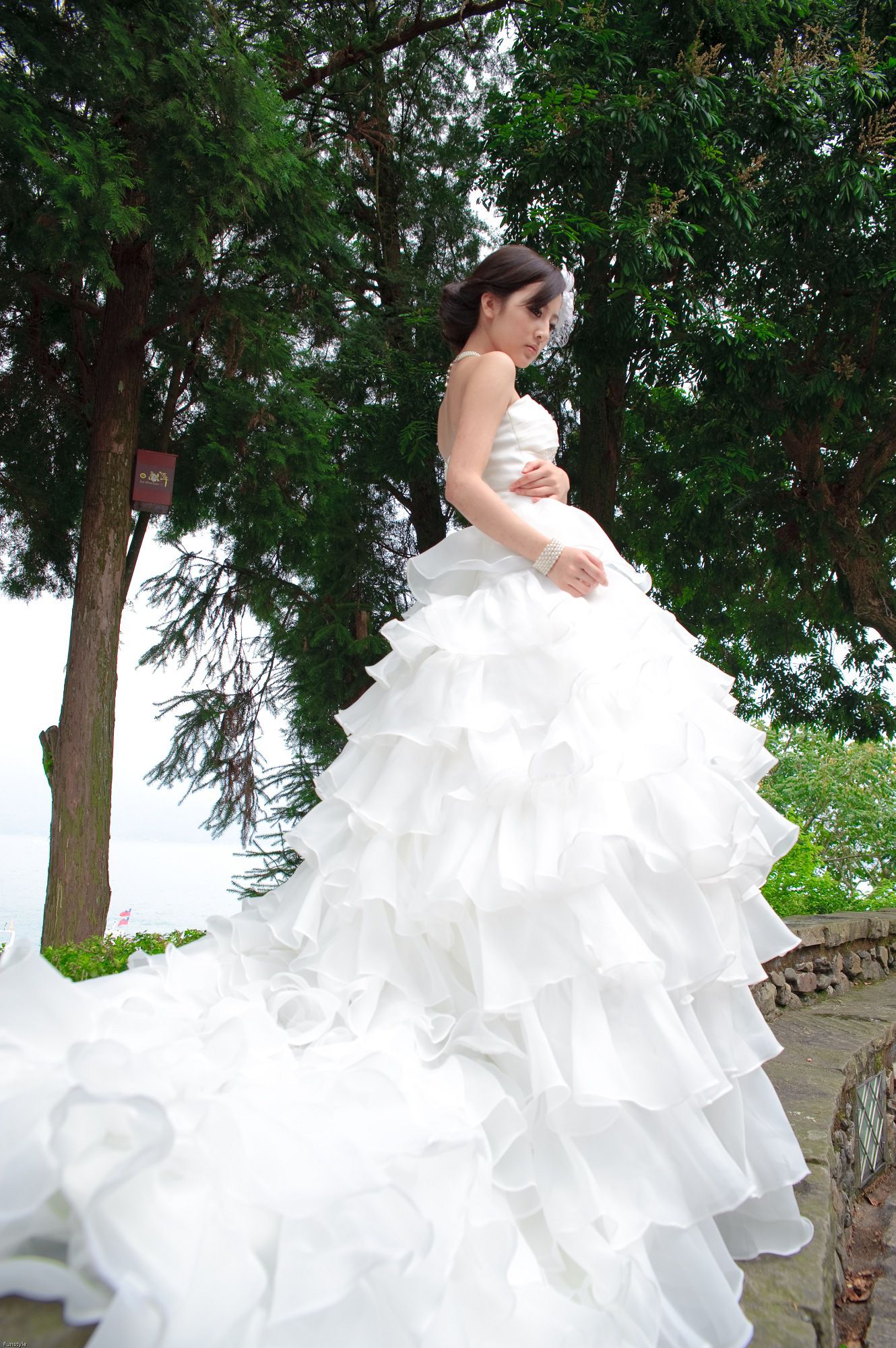 张凯洁/张允霏《日月潭+紙教堂(婚紗)》-图3