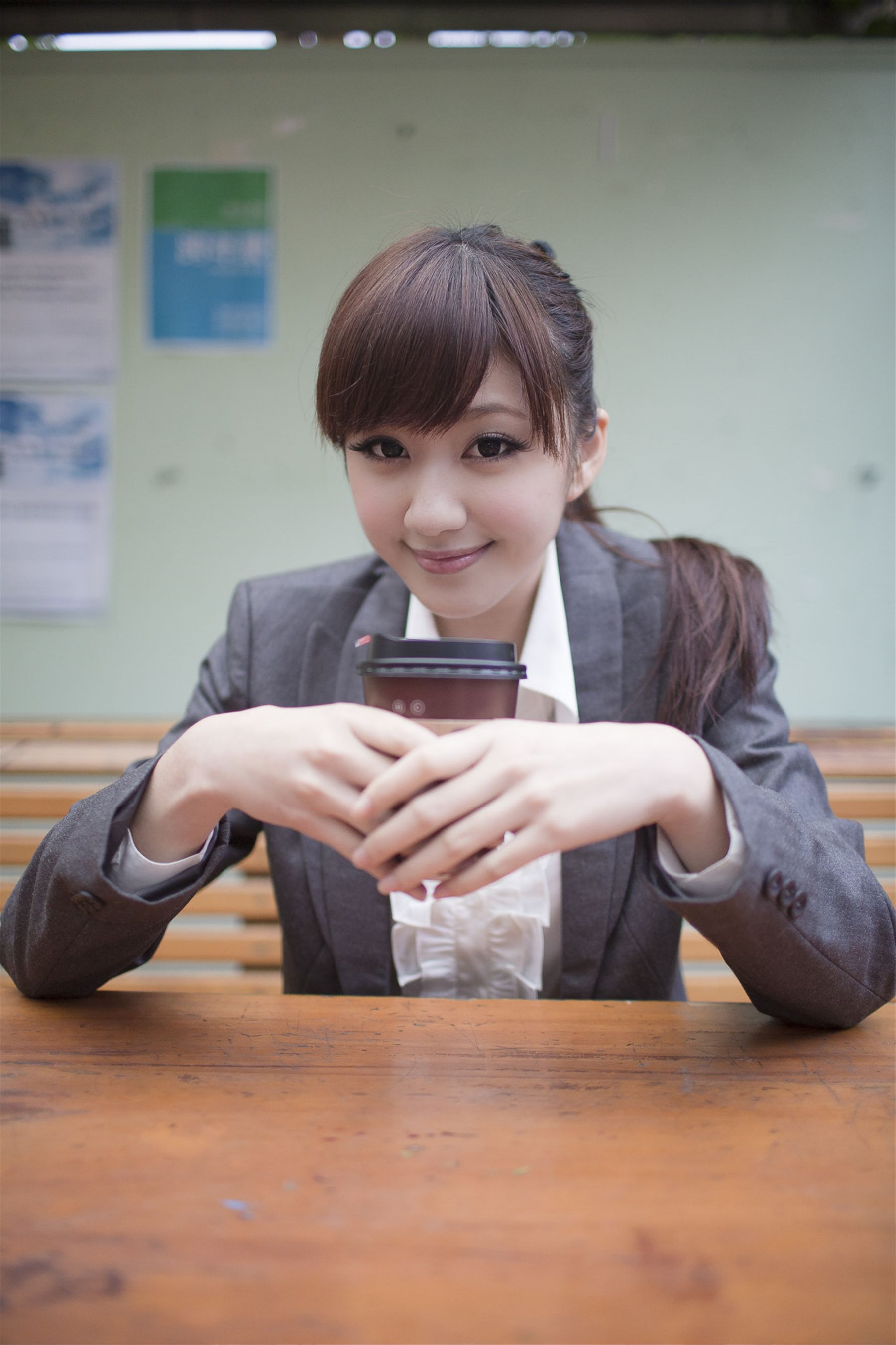 台湾正妹小雅《台大医学院外拍》-图2