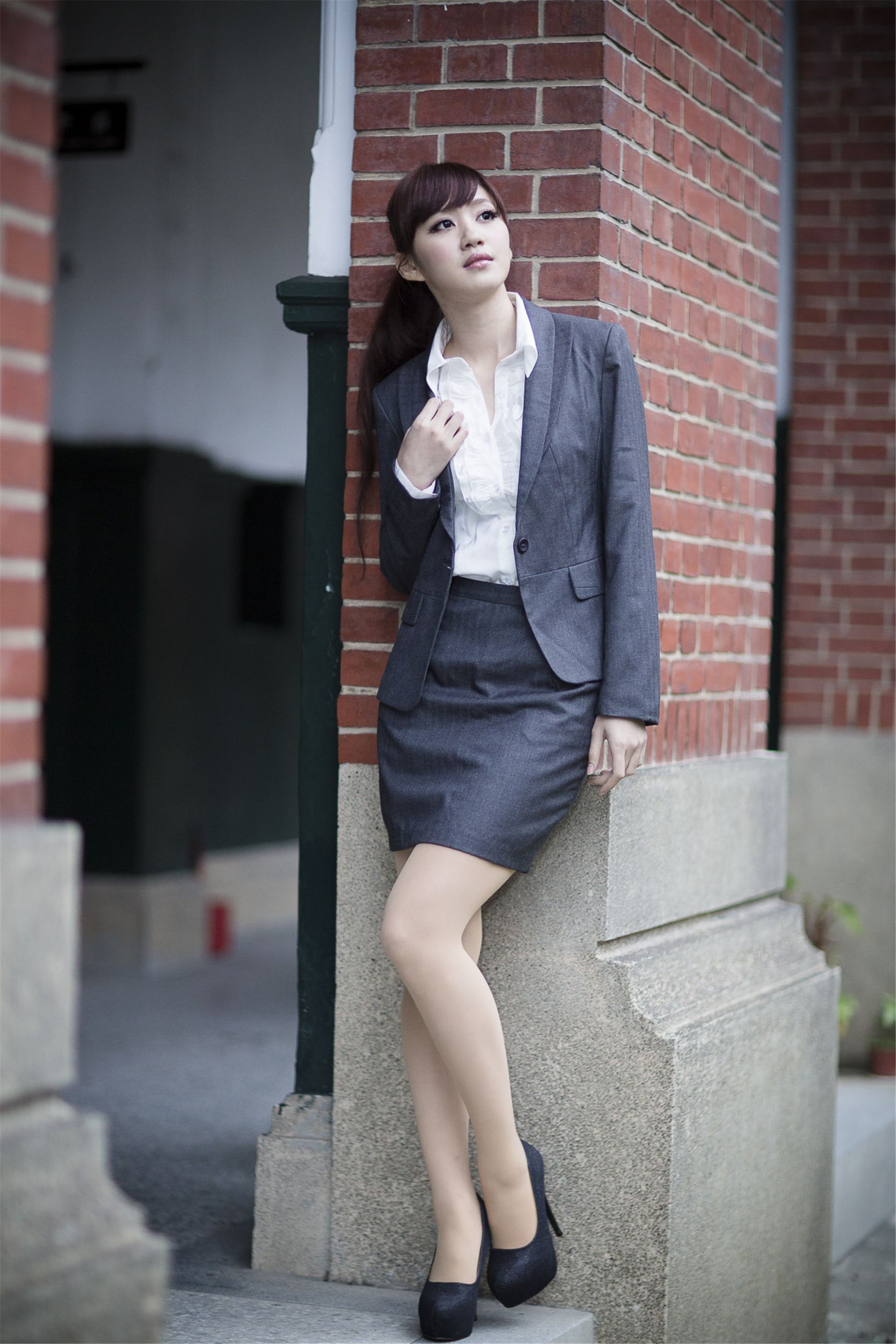 台湾正妹小雅《台大医学院外拍》-图4