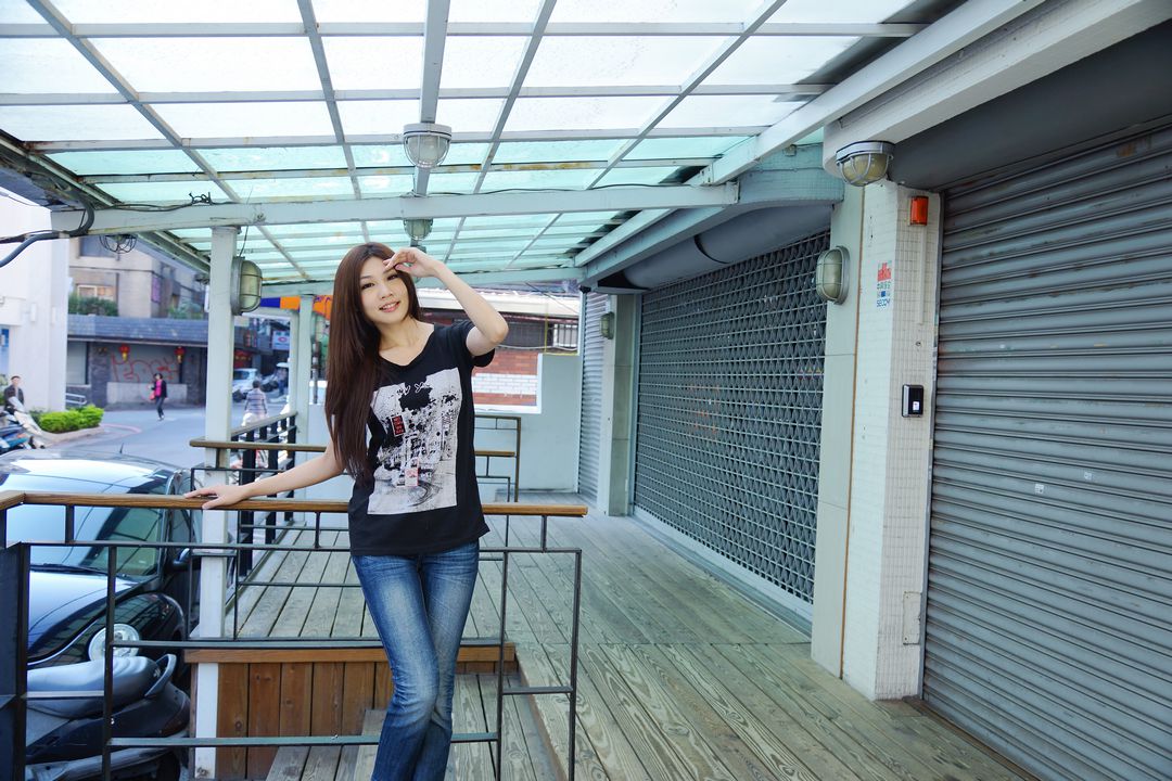 张雅筑Chu《东区商圈外拍》-图3