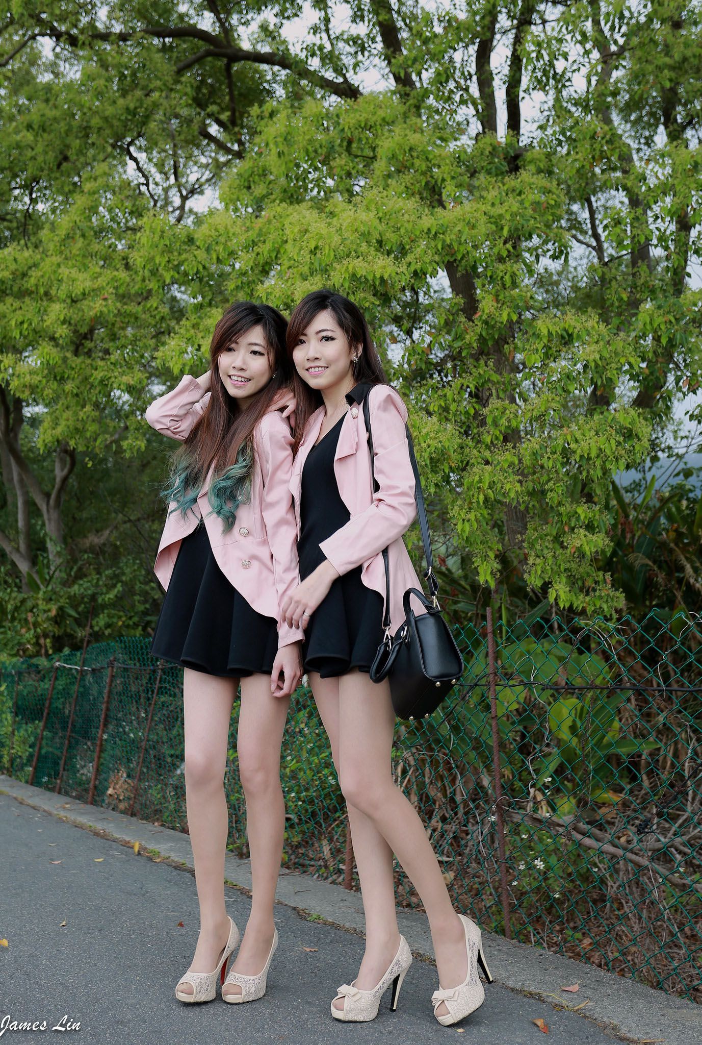 极品清纯甜美台湾双胞胎姐妹花清新外拍-图23