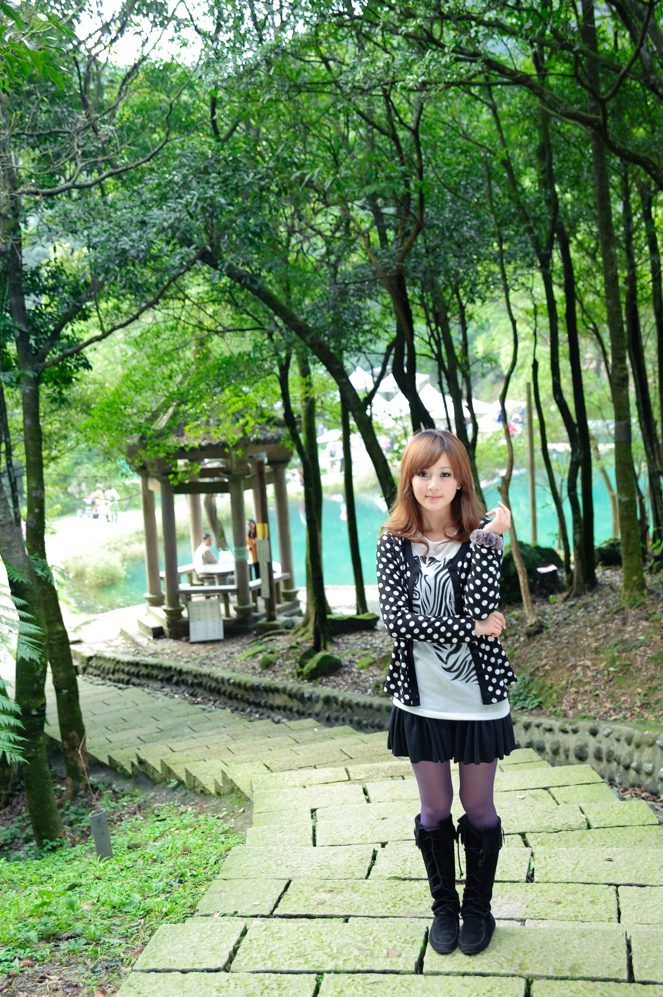 台湾女神果子MM《新山夢湖外拍》-图3