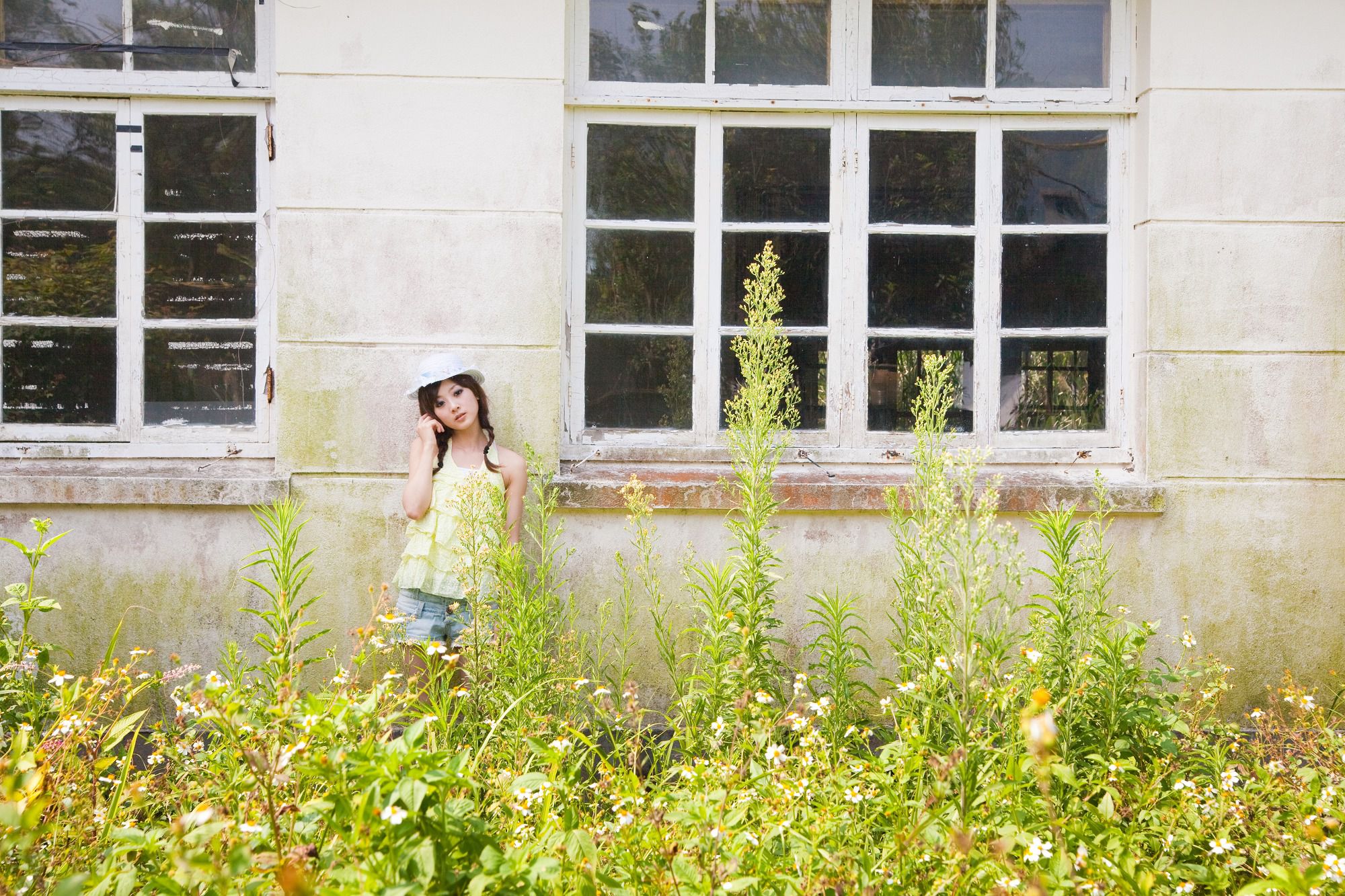 台湾美女果子MM《陽明山美軍宿舍外拍》第2部-图0