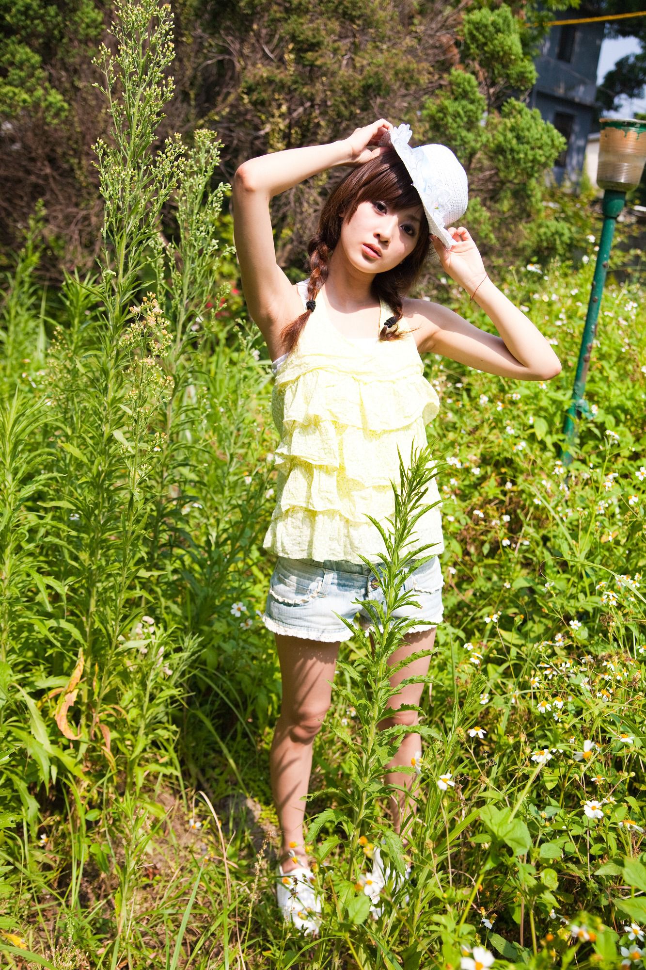 台湾美女果子MM《陽明山美軍宿舍外拍》第2部-图2