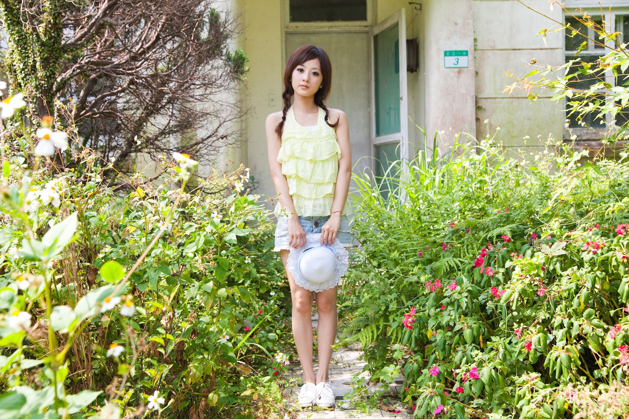 台湾美女果子MM《陽明山美軍宿舍外拍》第2部-图4
