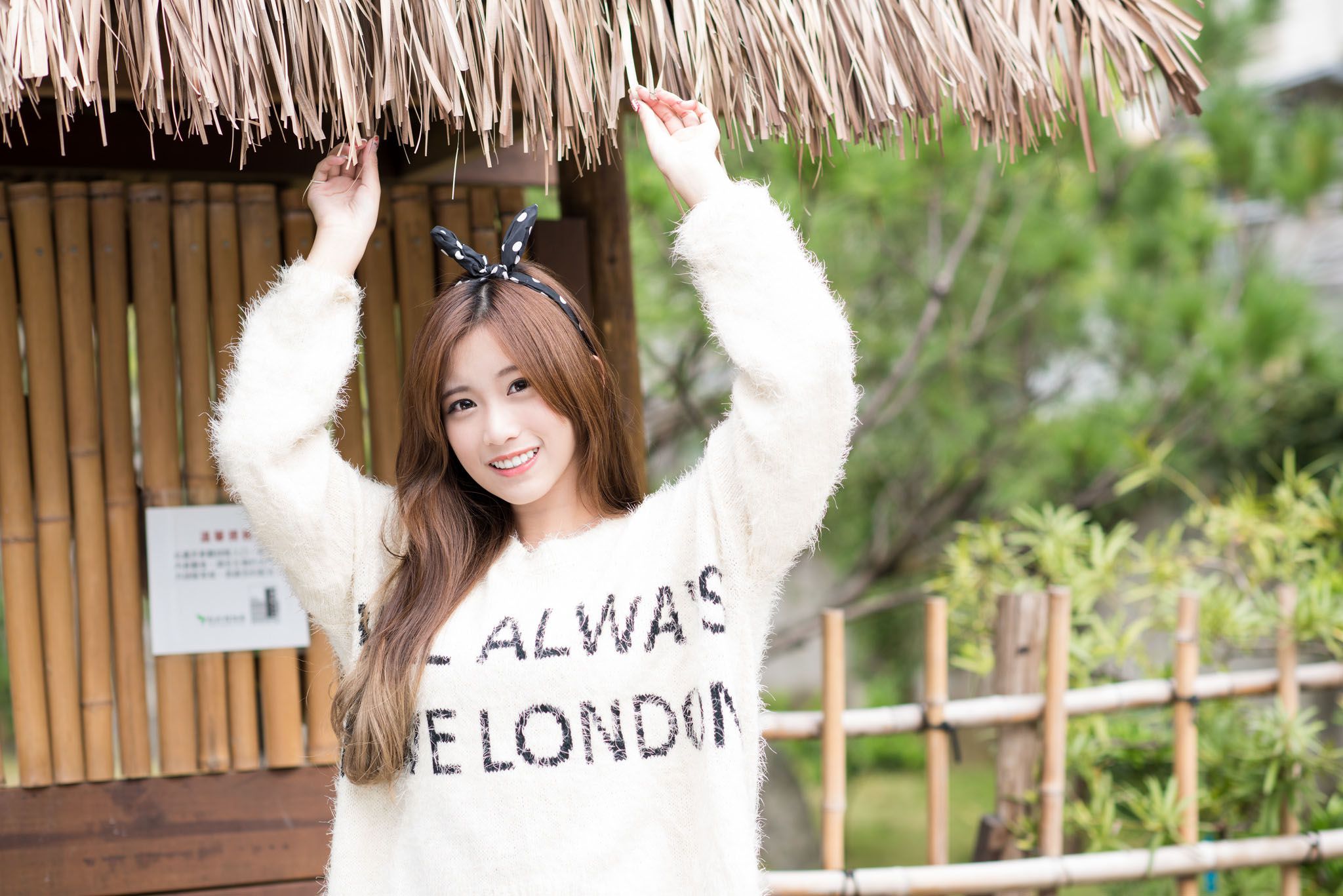 宅男女神张楚珊《外拍甜美蝴蝶节妹子》-图9