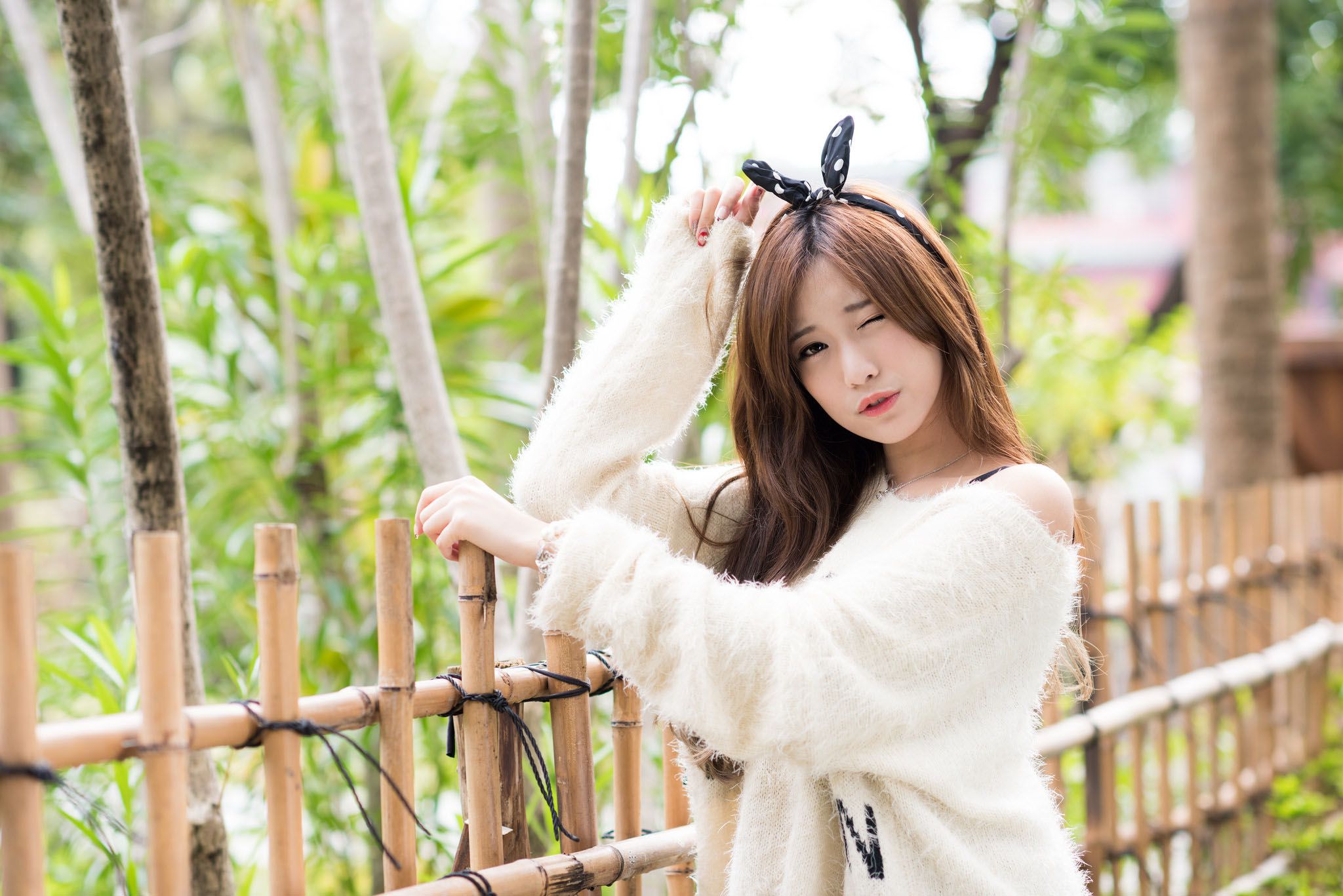 宅男女神张楚珊《外拍甜美蝴蝶节妹子》-图11