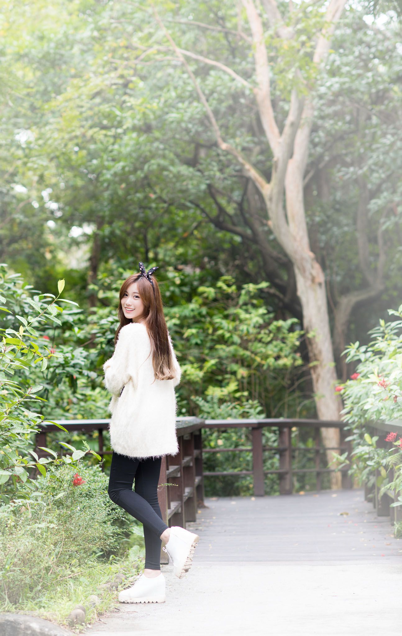 宅男女神张楚珊《外拍甜美蝴蝶节妹子》-图15