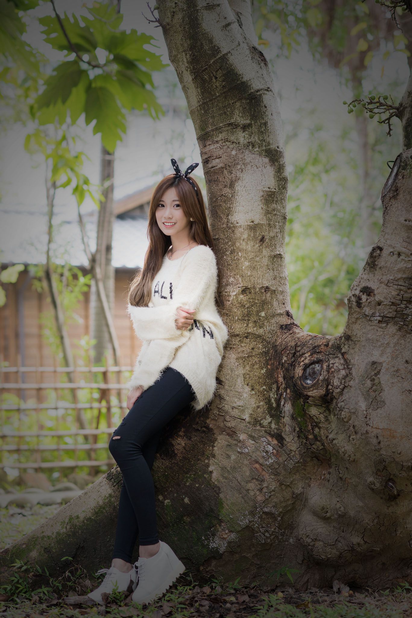 宅男女神张楚珊《外拍甜美蝴蝶节妹子》-图2