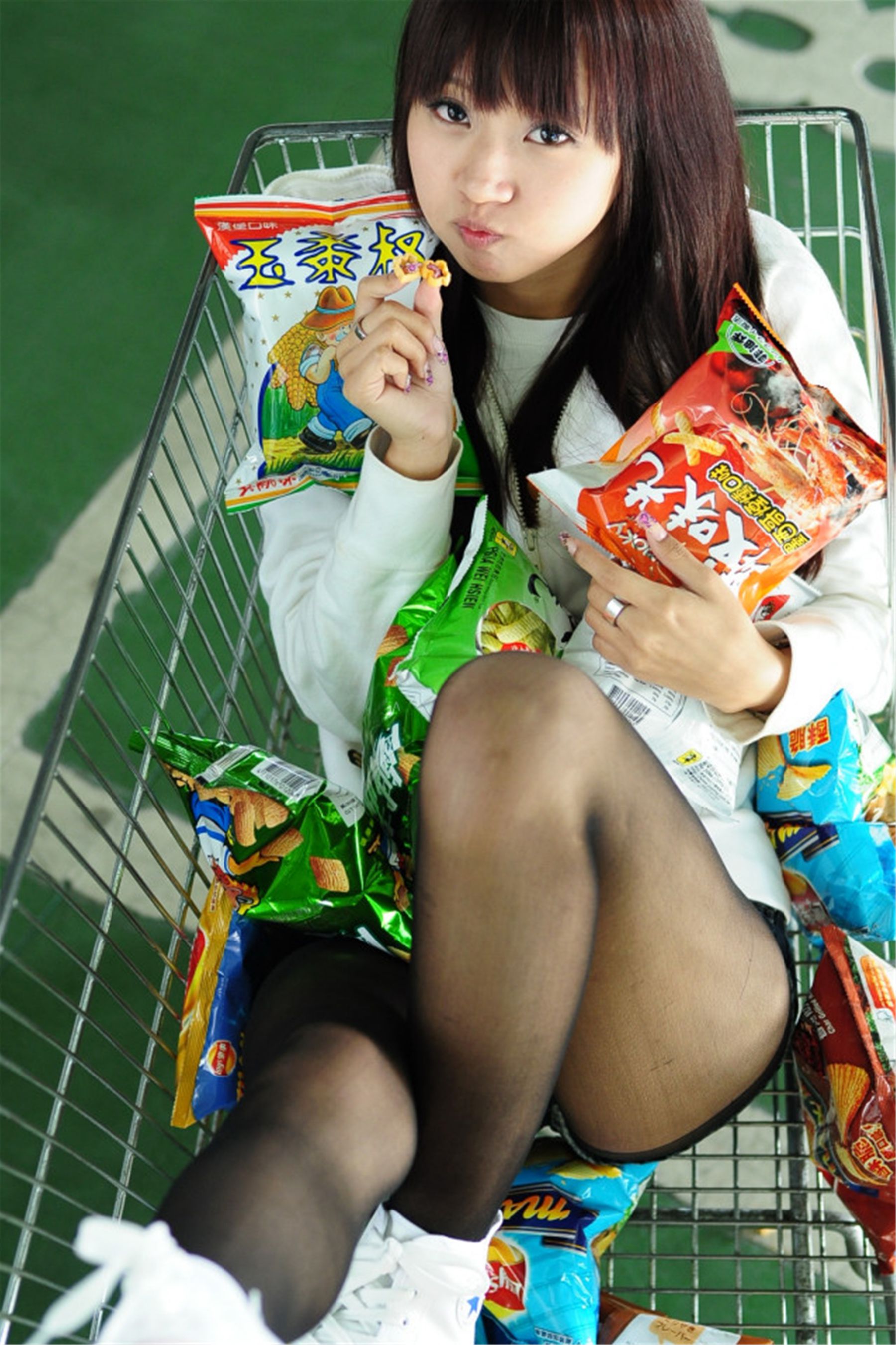 台湾妹子希希《可爱街拍图片》写真合集-图12