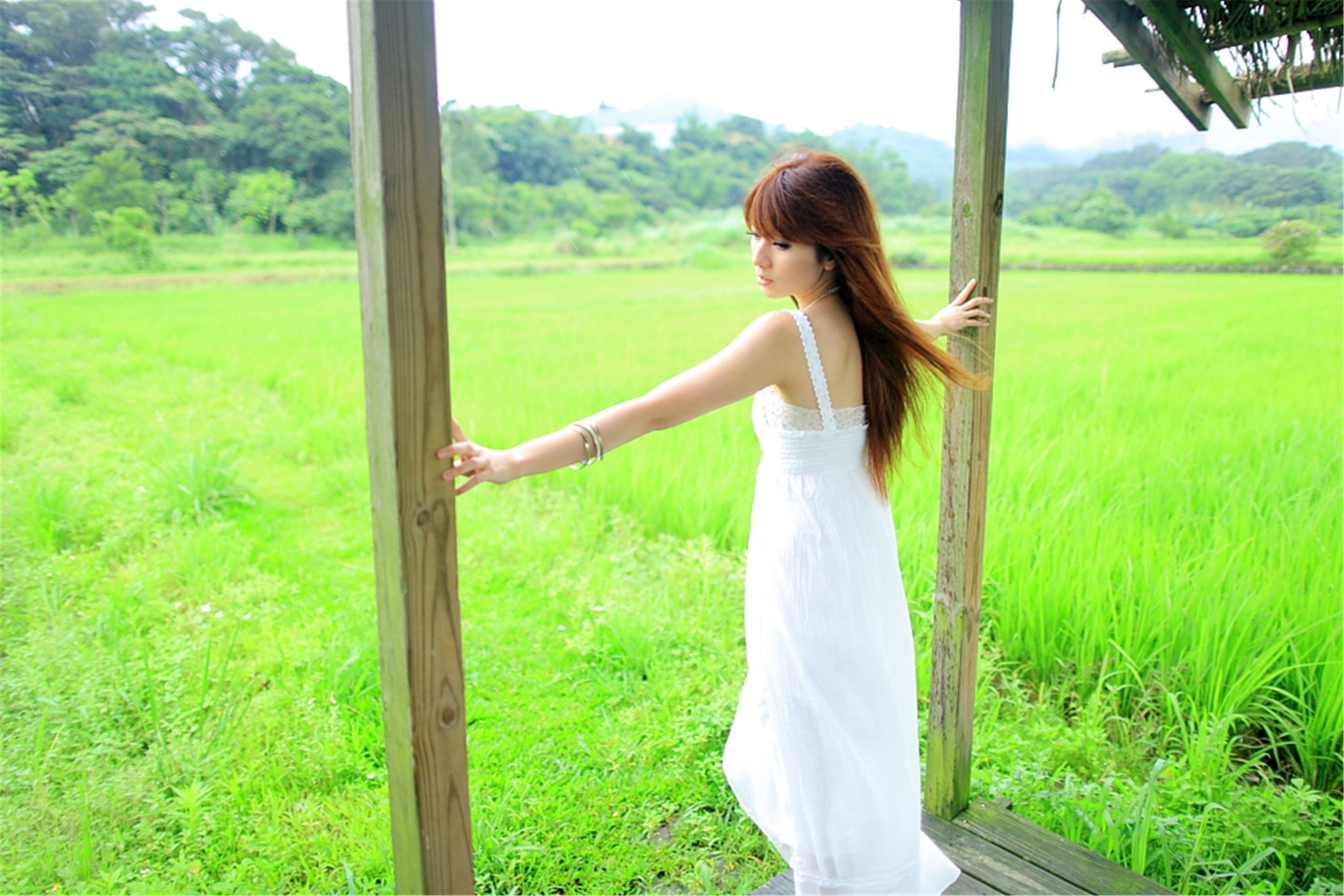 台湾正妹小静《农场初夏田园风光》唯美白裙系列-图0