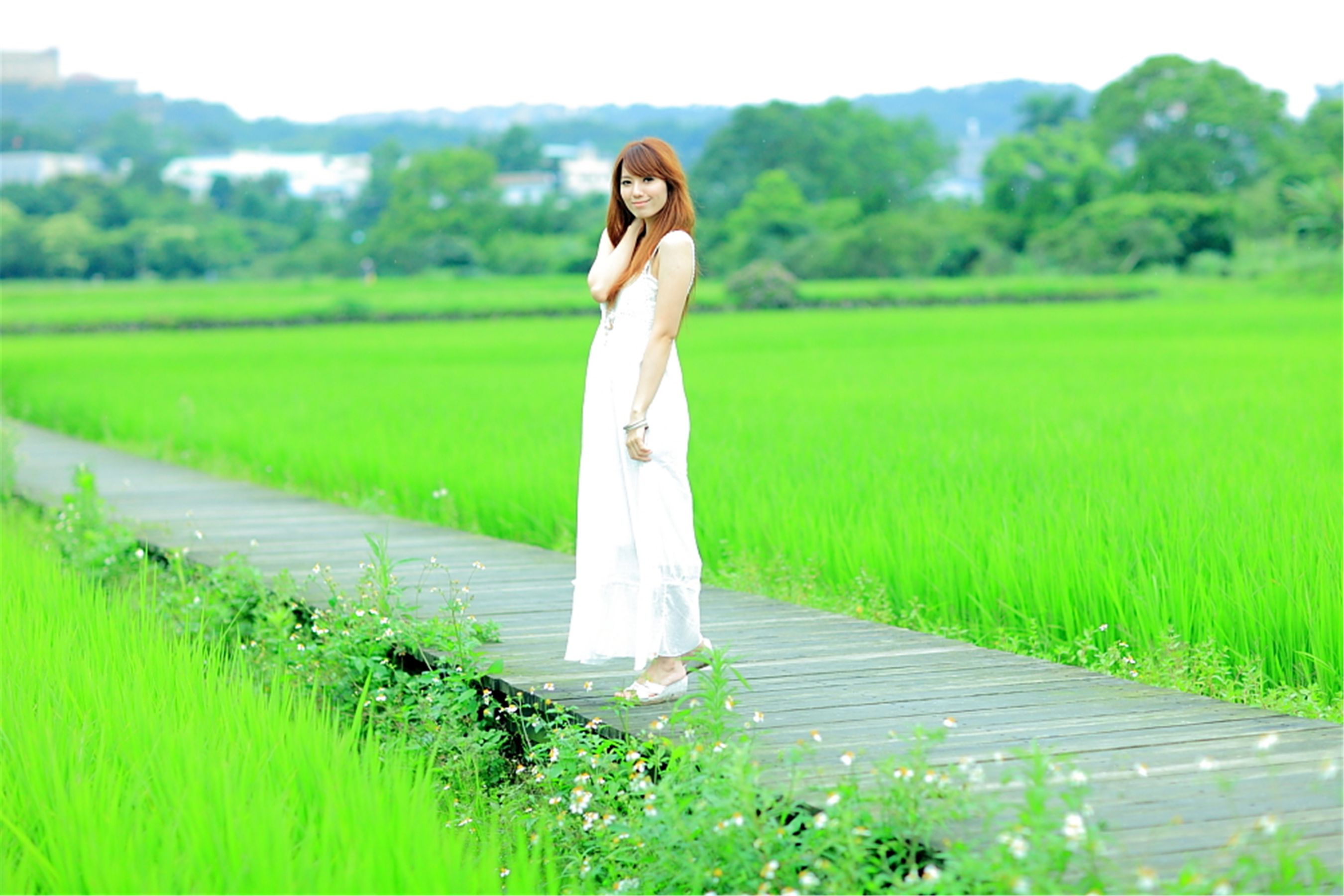 台湾正妹小静《农场初夏田园风光》唯美白裙系列-图2