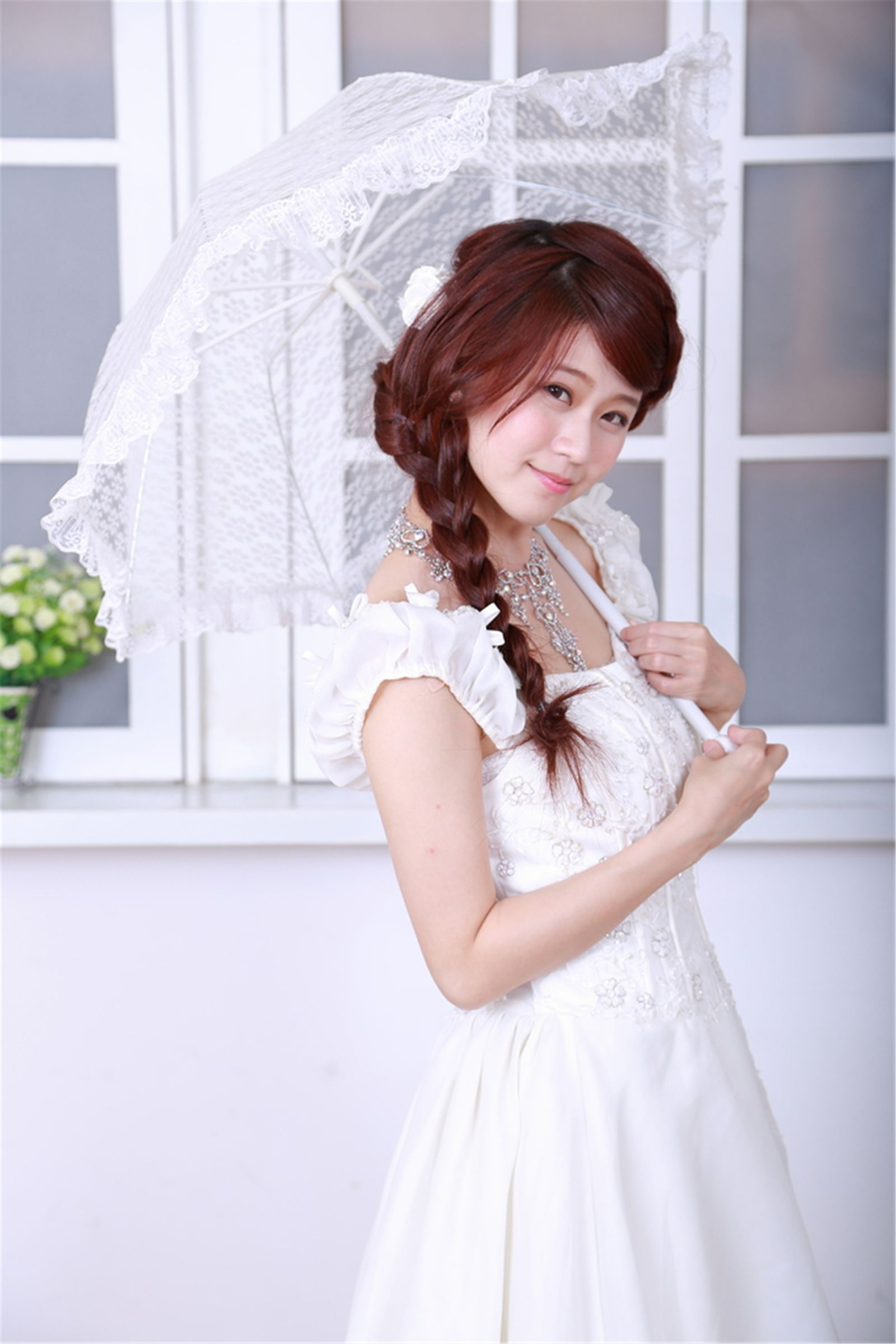 台湾清纯妹子白白/李依璇《机电系女孩婚纱棚拍》-图15