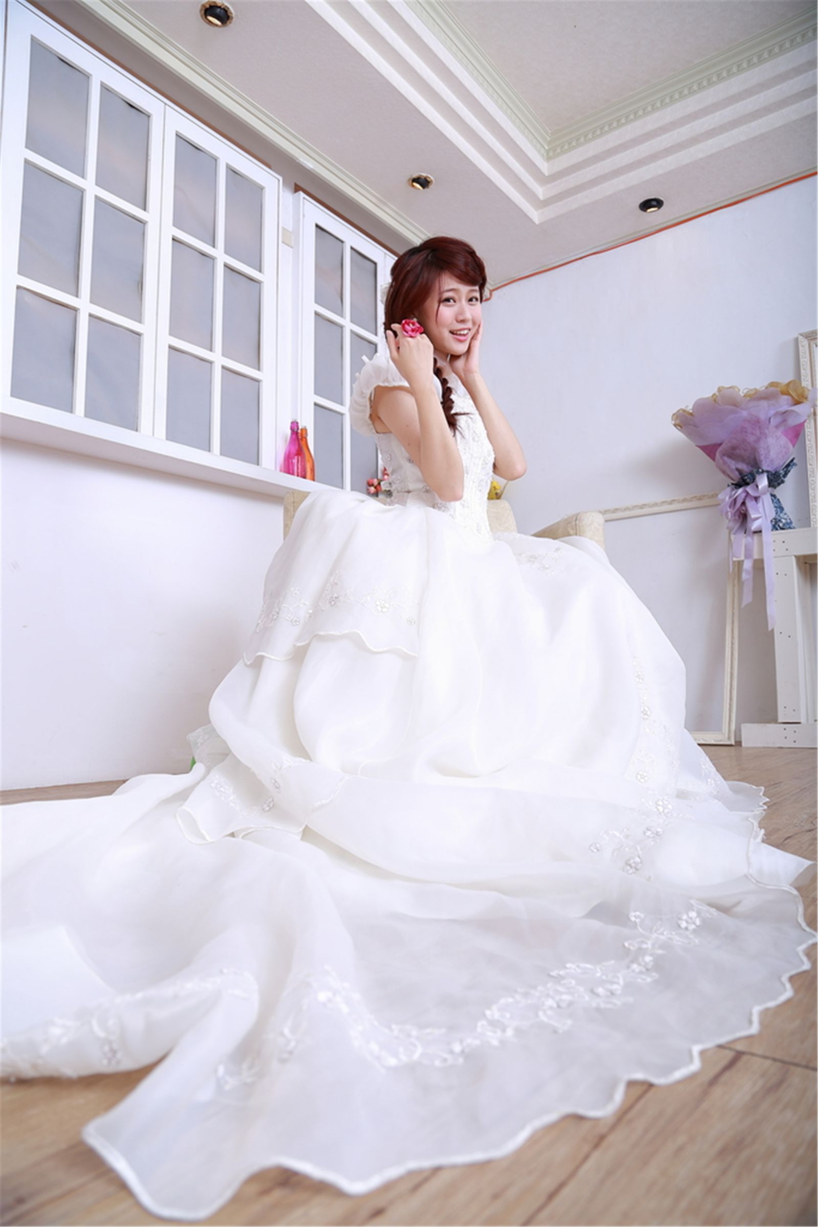 台湾清纯妹子白白/李依璇《机电系女孩婚纱棚拍》-图17