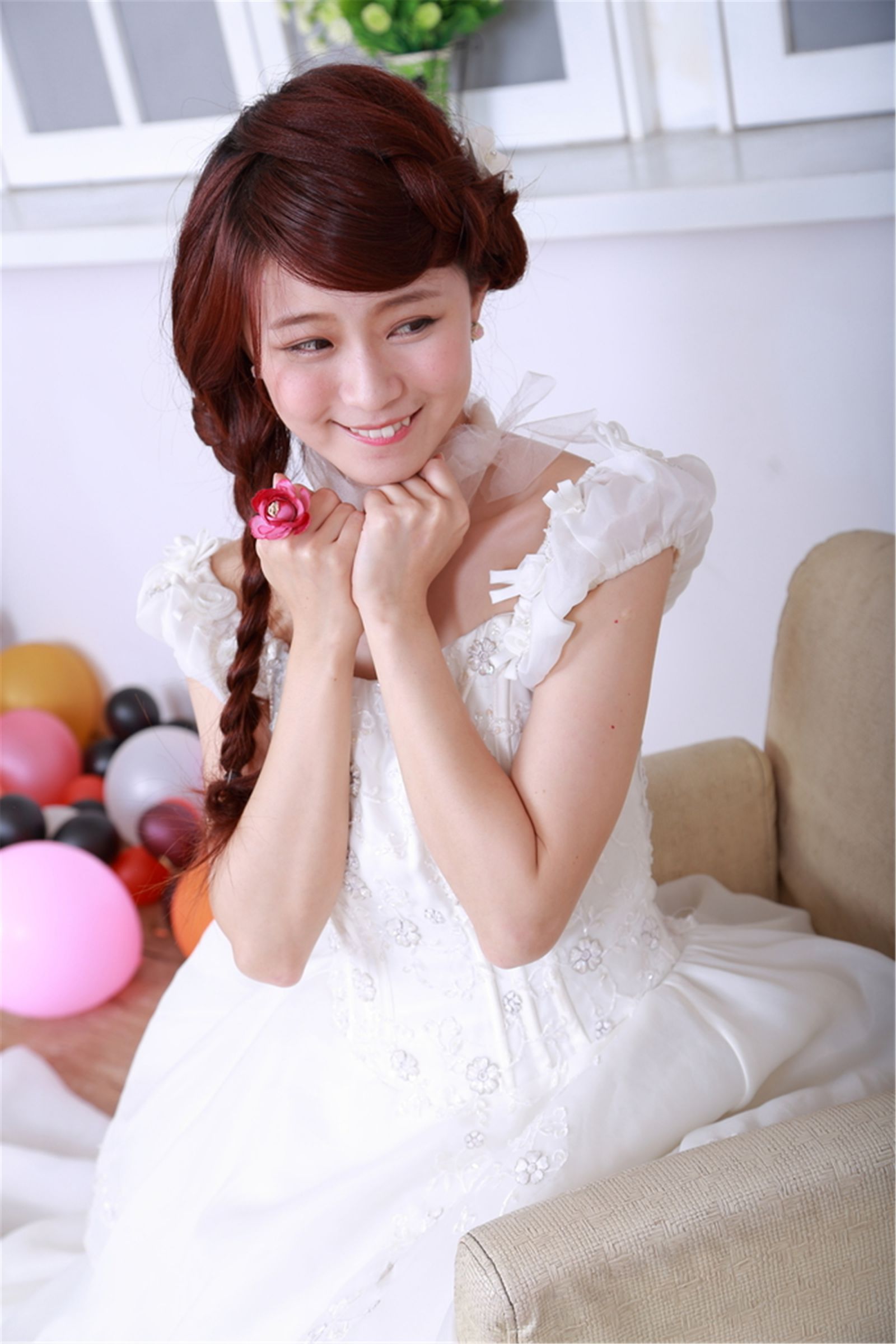 台湾清纯妹子白白/李依璇《机电系女孩婚纱棚拍》-图18