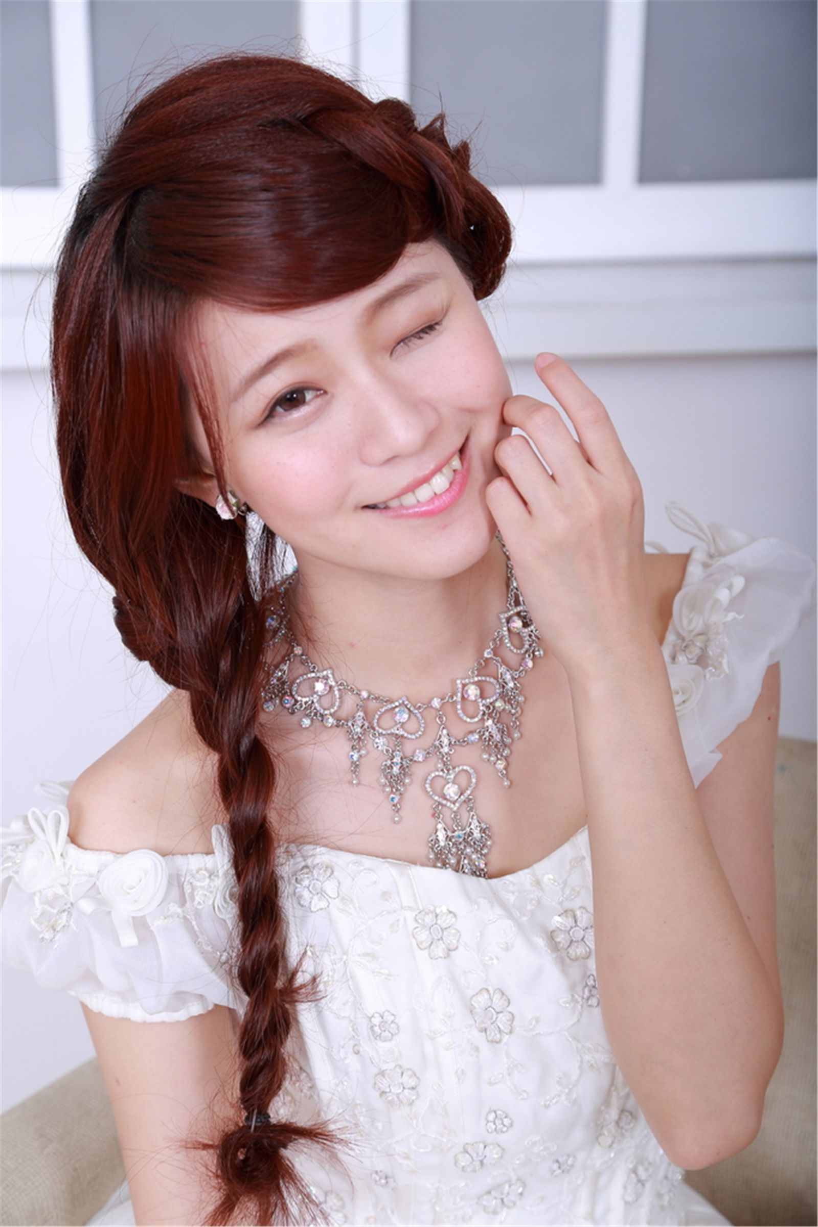 台湾清纯妹子白白/李依璇《机电系女孩婚纱棚拍》-图2