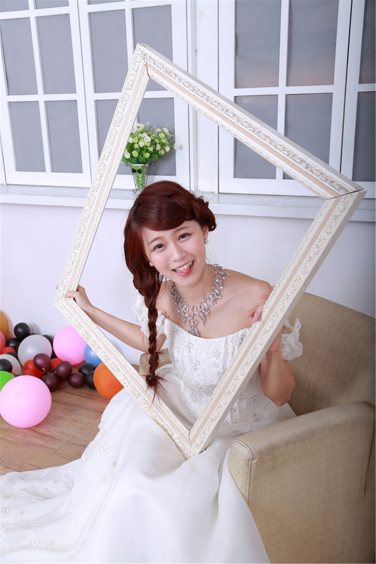 台湾清纯妹子白白/李依璇《机电系女孩婚纱棚拍》-图3