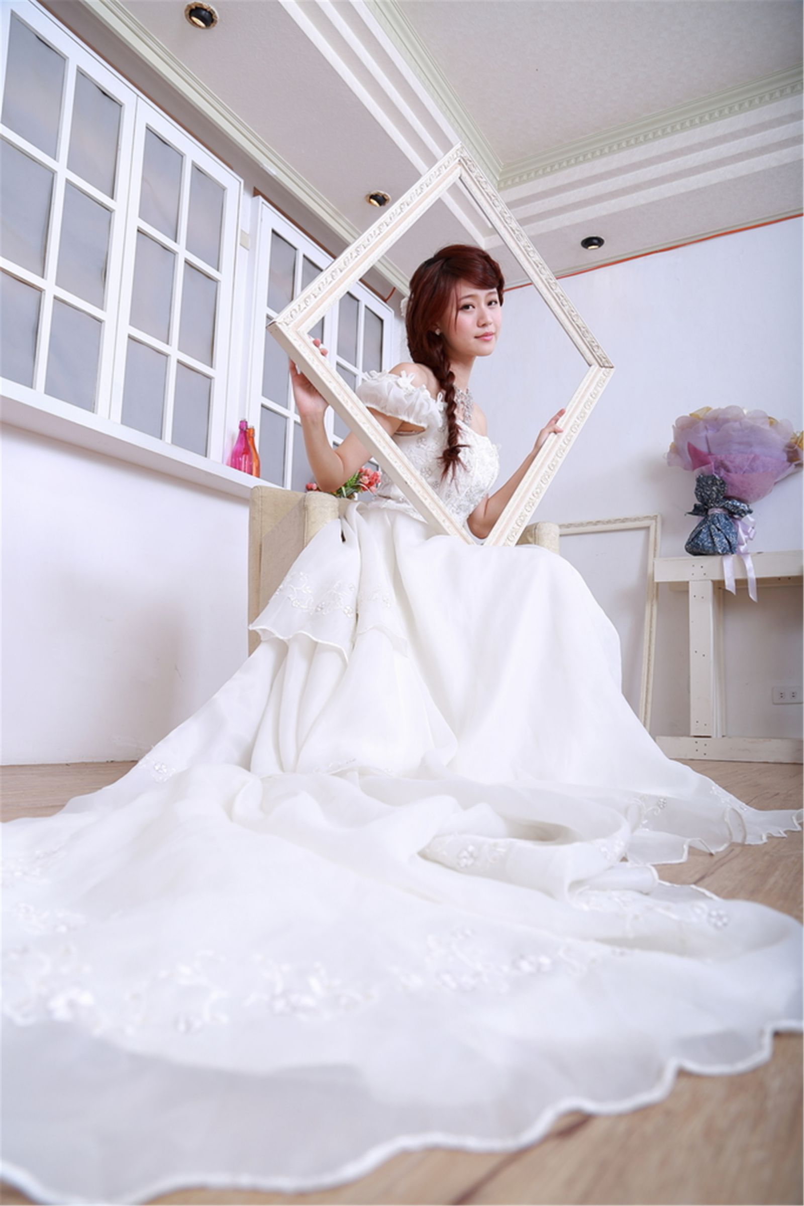 台湾清纯妹子白白/李依璇《机电系女孩婚纱棚拍》-图7