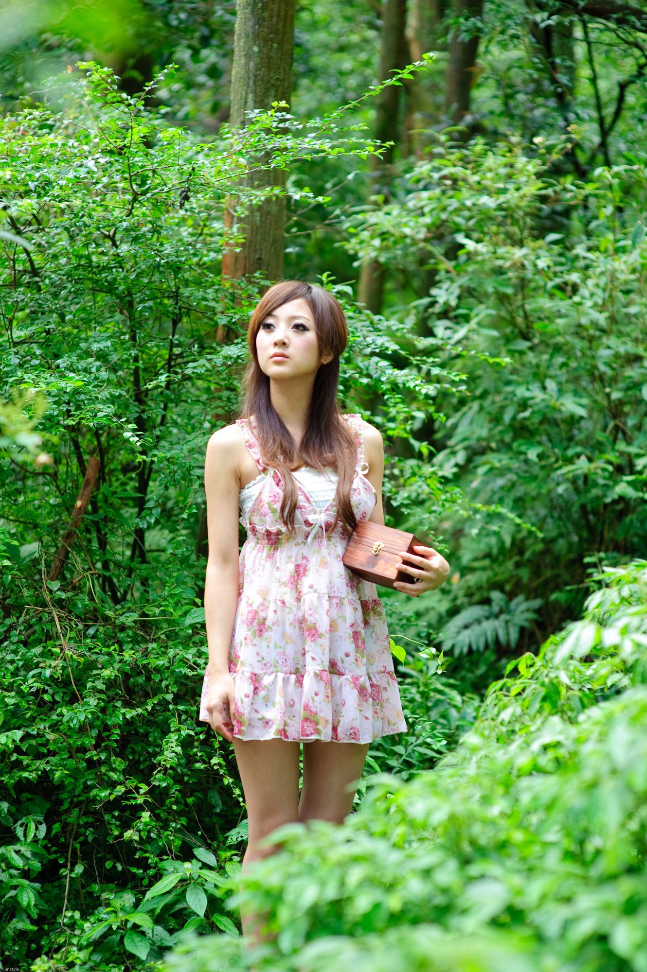 果子MM/Mikako《白色圓舞曲 + 黑色執念》外拍-图9