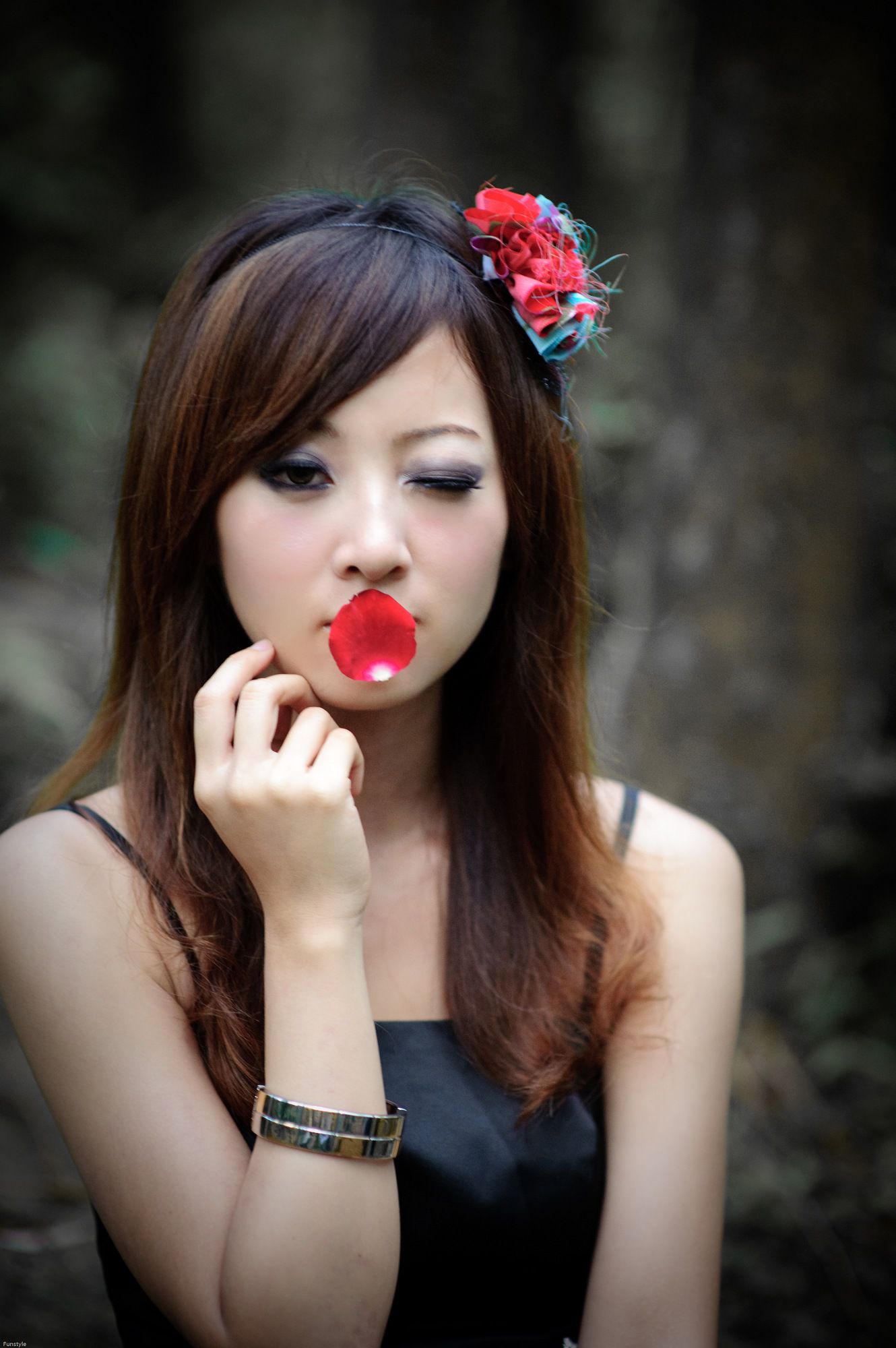 果子MM/Mikako《白色圓舞曲 + 黑色執念》外拍-图99