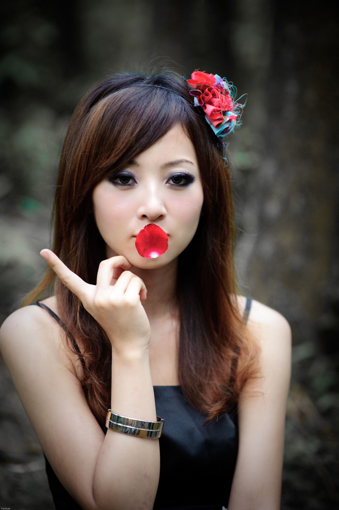 果子MM/Mikako《白色圓舞曲 + 黑色執念》外拍-图100