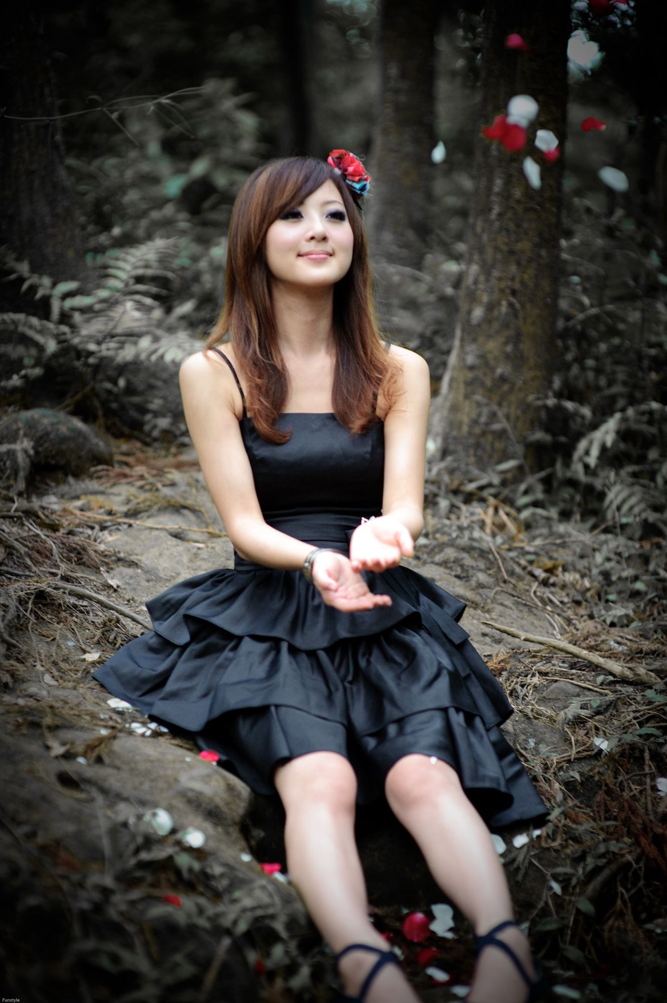 果子MM/Mikako《白色圓舞曲 + 黑色執念》外拍-图101