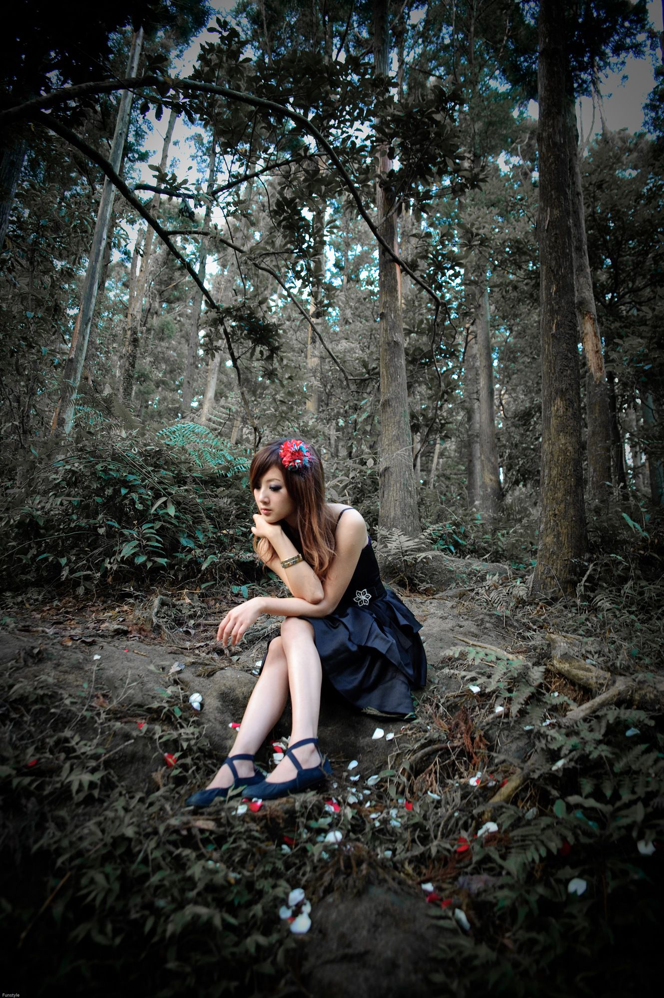 果子MM/Mikako《白色圓舞曲 + 黑色執念》外拍-图102