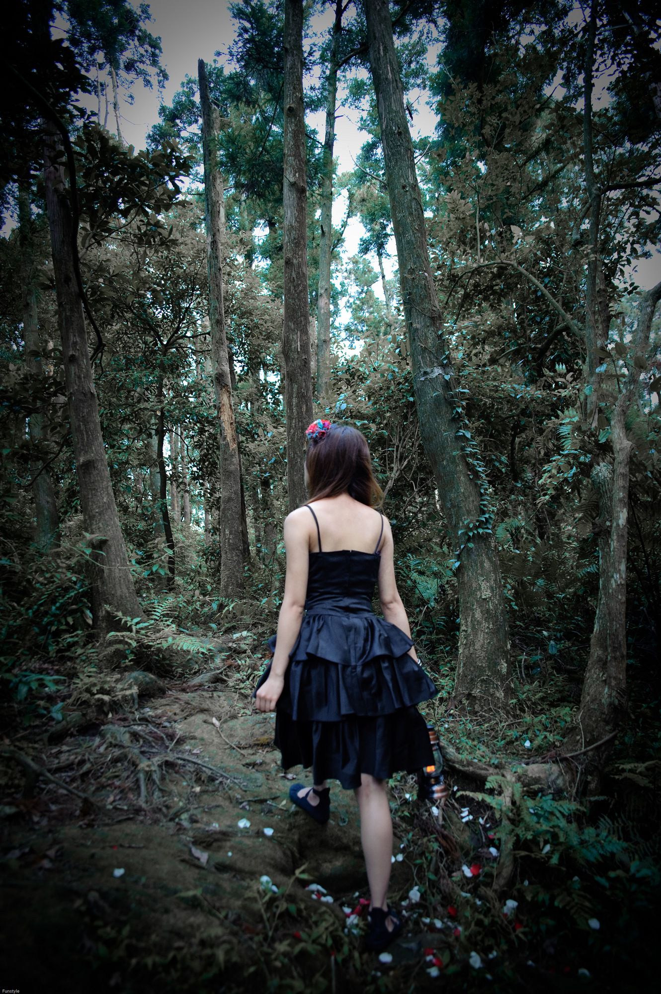 果子MM/Mikako《白色圓舞曲 + 黑色執念》外拍-图103