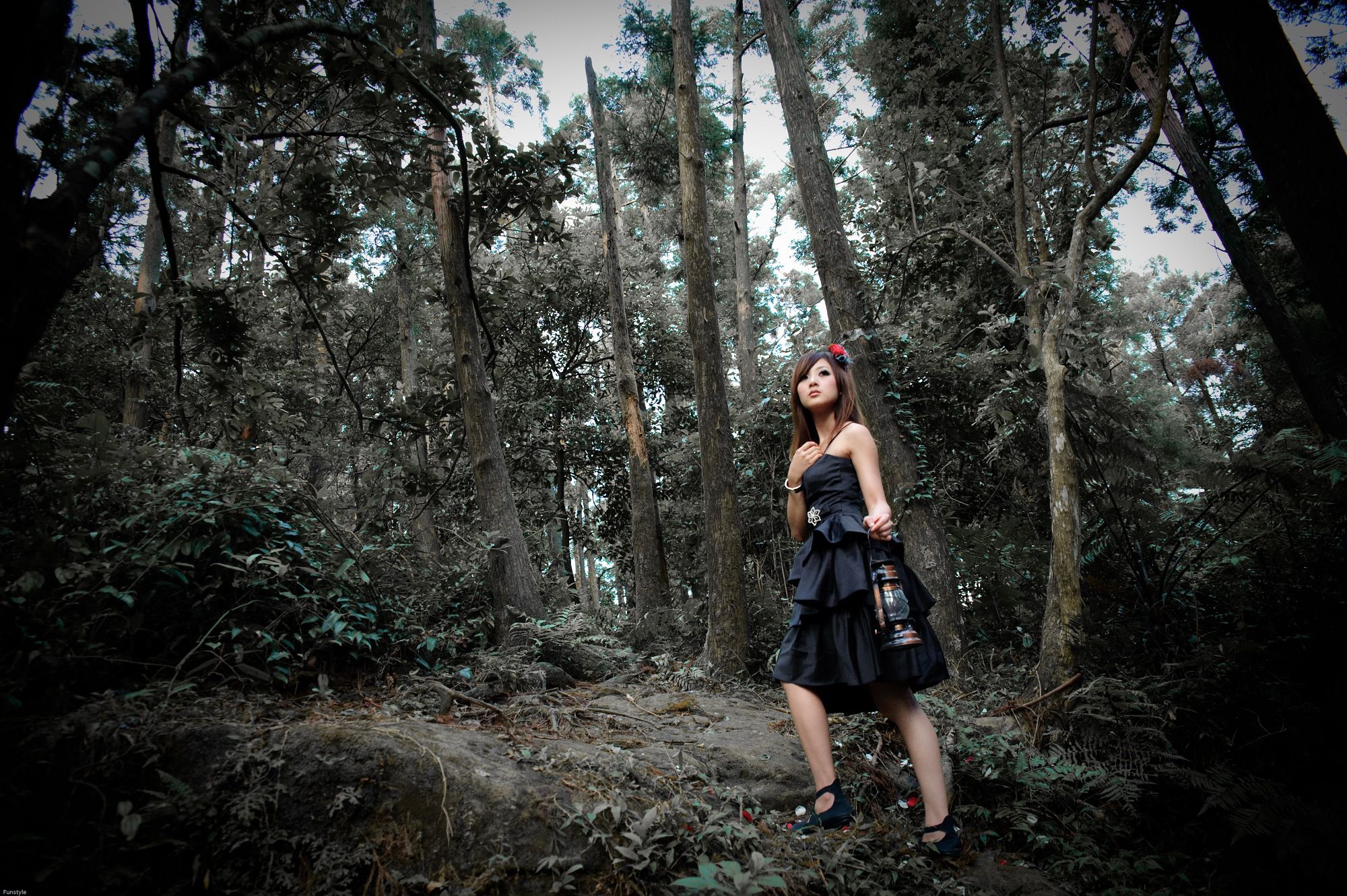 果子MM/Mikako《白色圓舞曲 + 黑色執念》外拍-图105