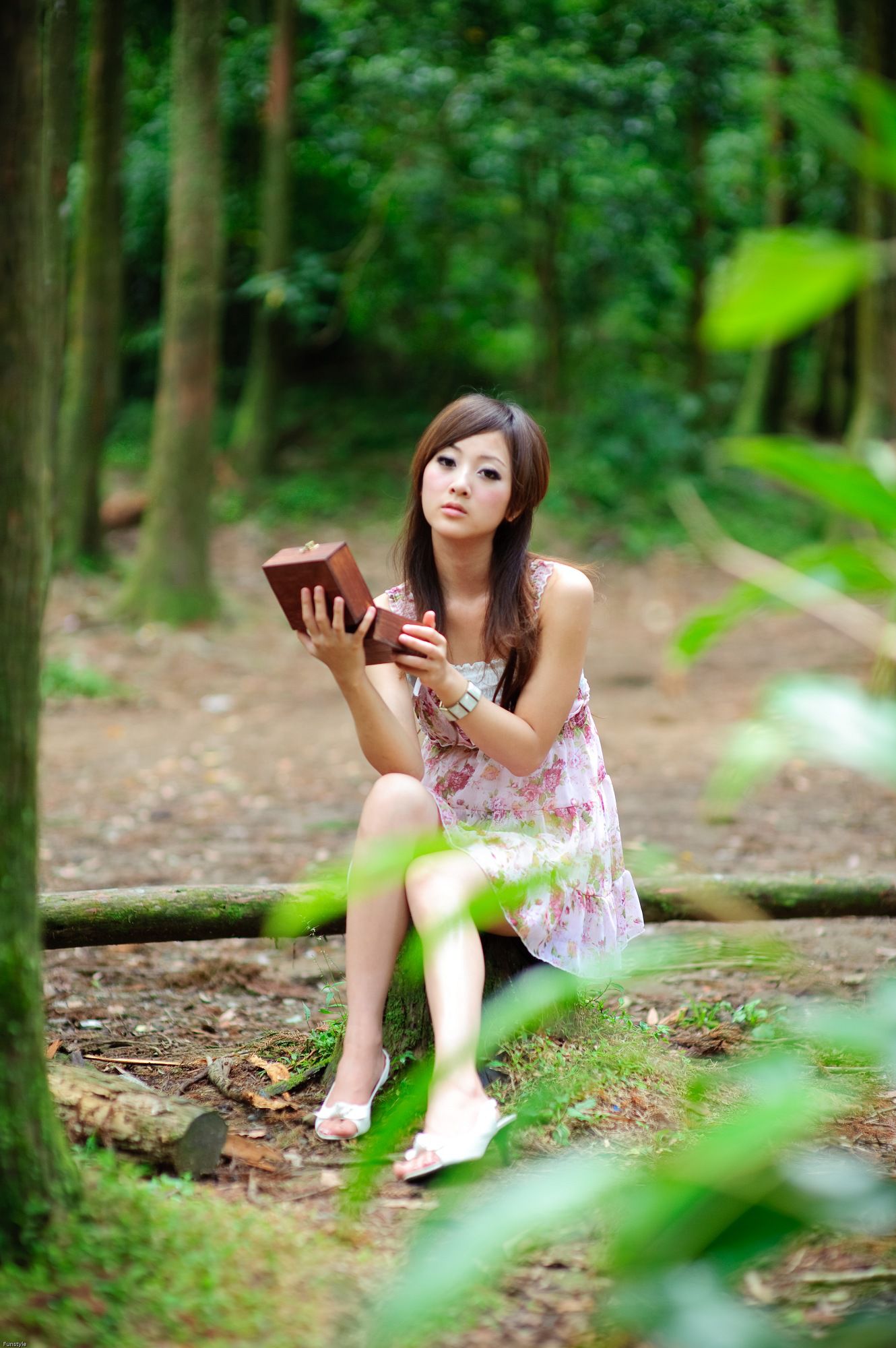 果子MM/Mikako《白色圓舞曲 + 黑色執念》外拍-图10