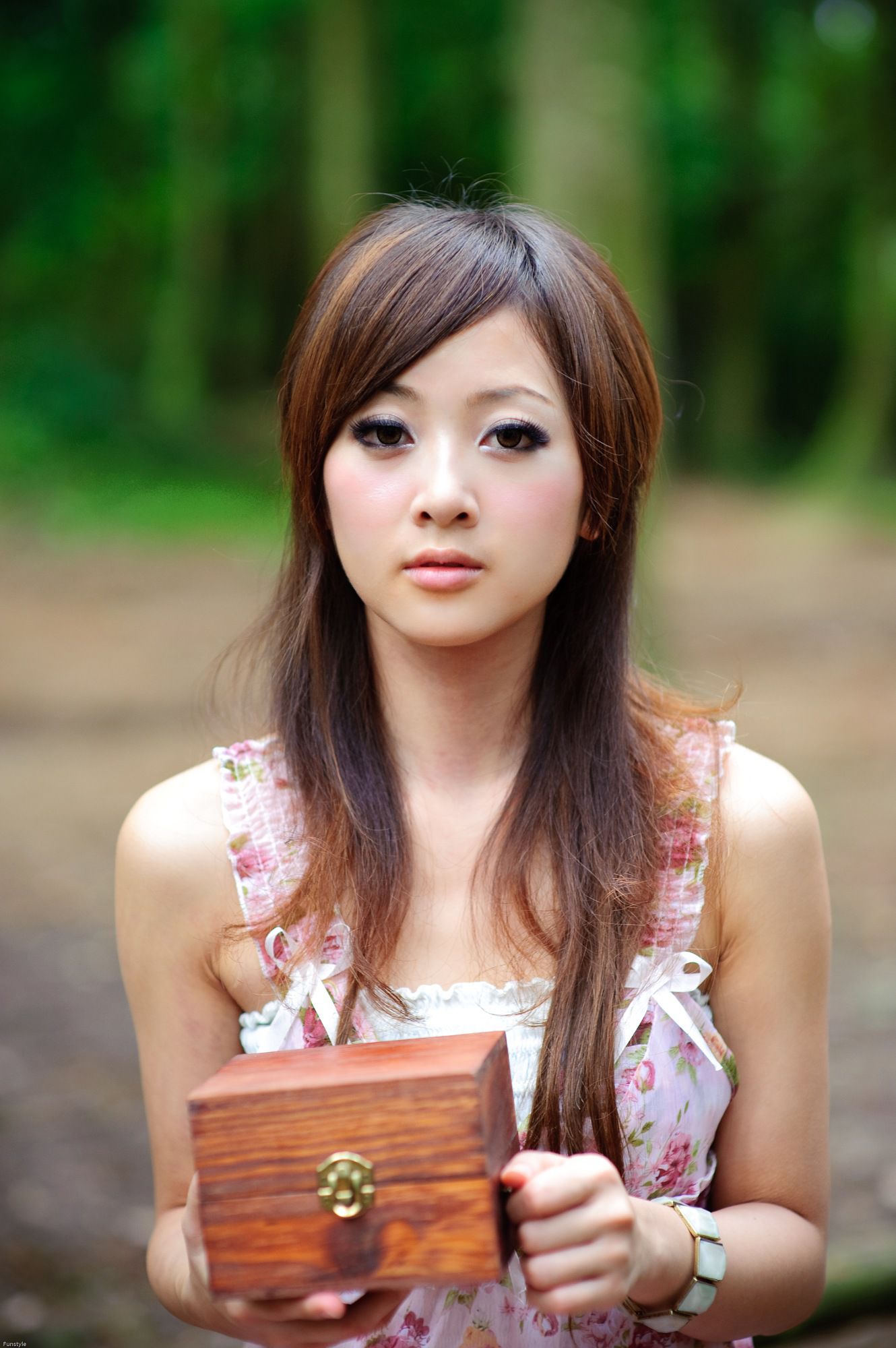 果子MM/Mikako《白色圓舞曲 + 黑色執念》外拍-图11