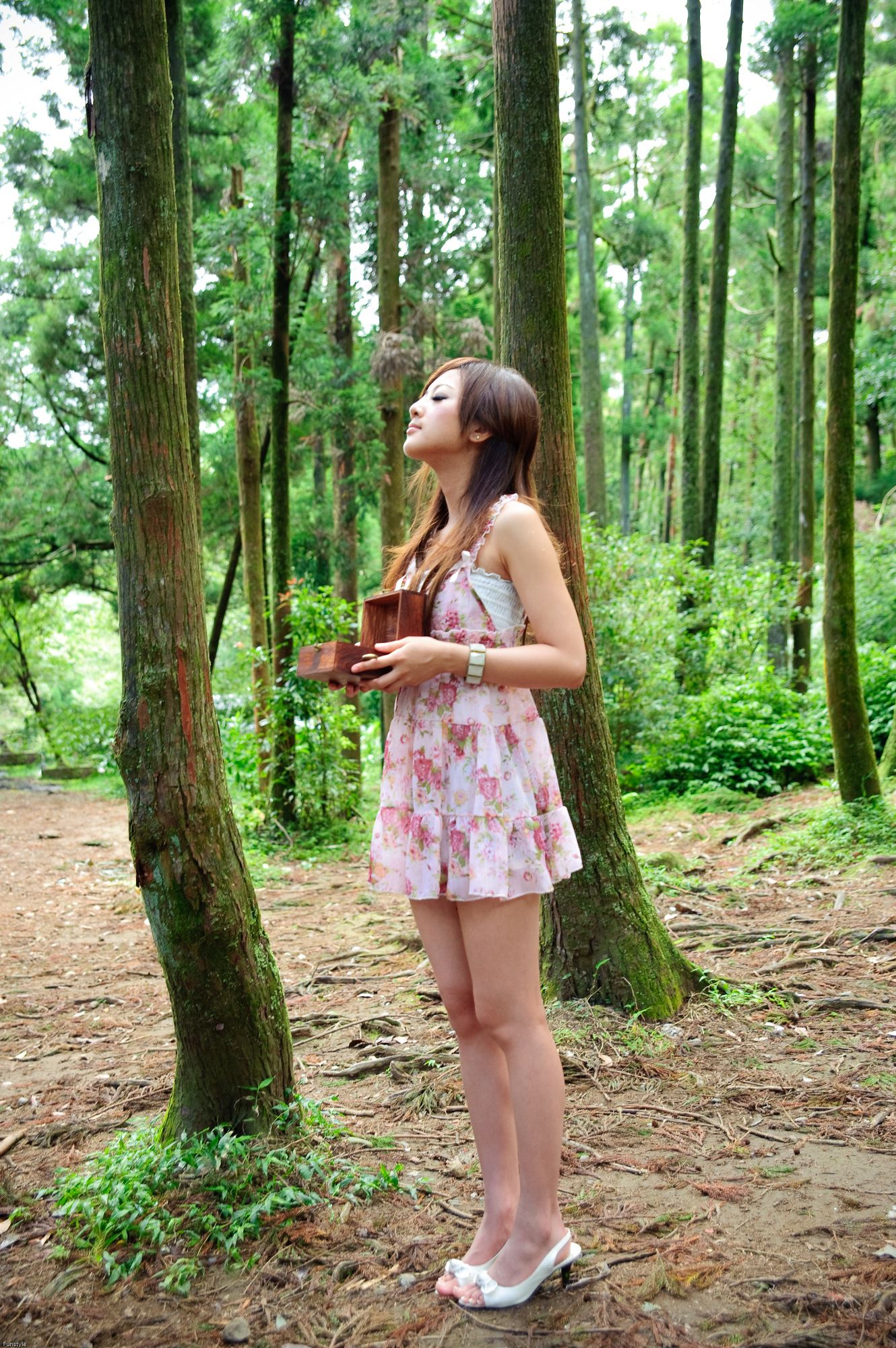 果子MM/Mikako《白色圓舞曲 + 黑色執念》外拍-图13