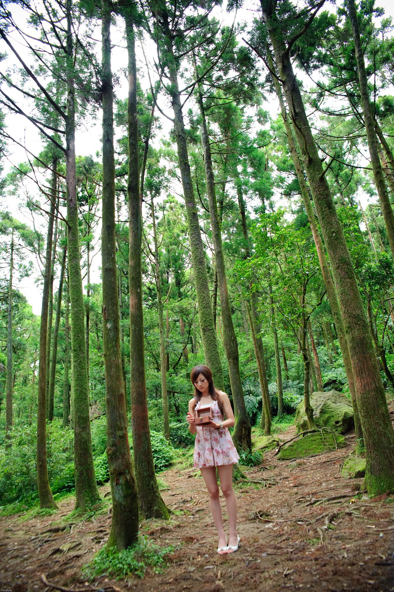 果子MM/Mikako《白色圓舞曲 + 黑色執念》外拍-图14