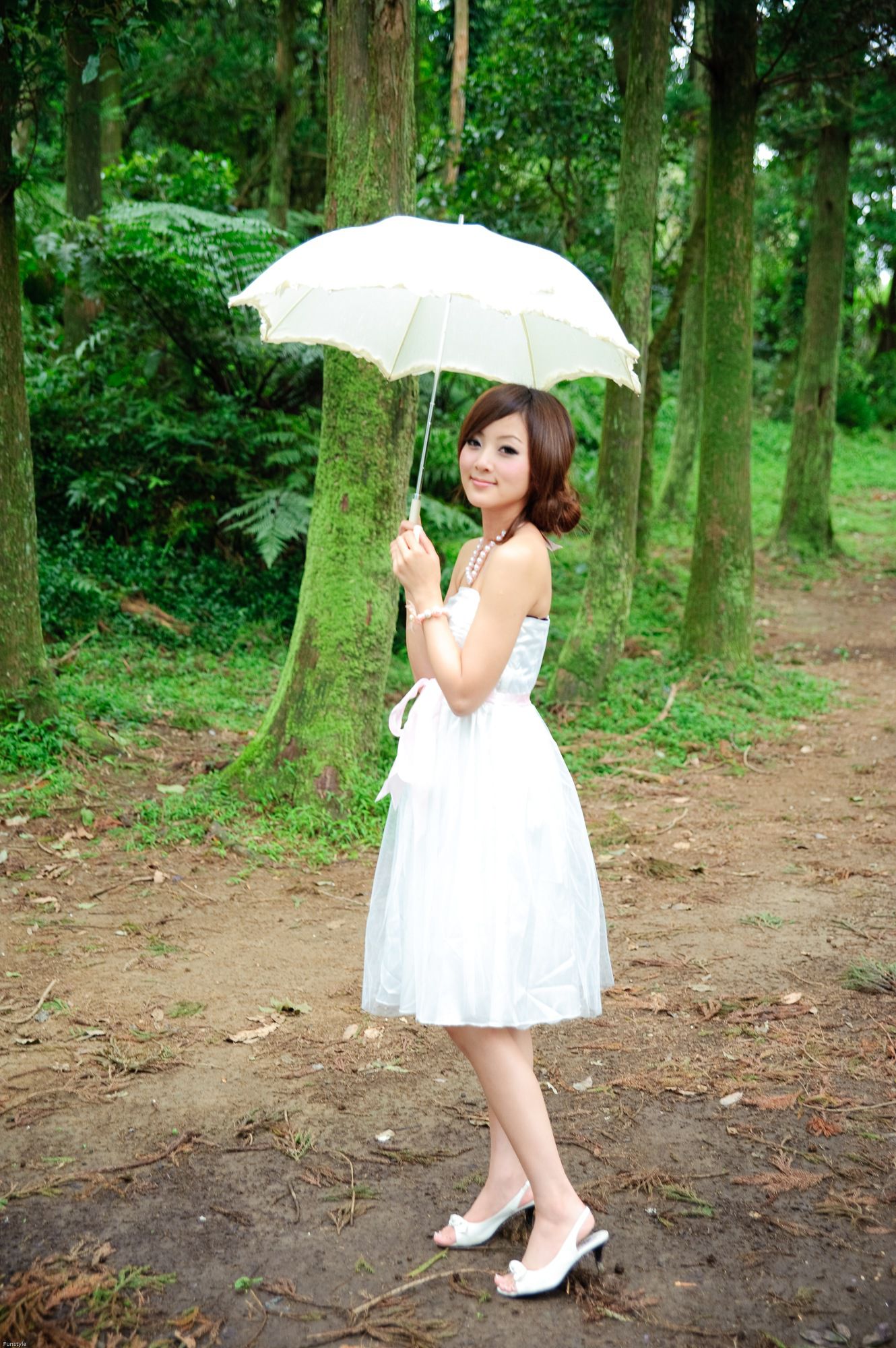 果子MM/Mikako《白色圓舞曲 + 黑色執念》外拍-图18