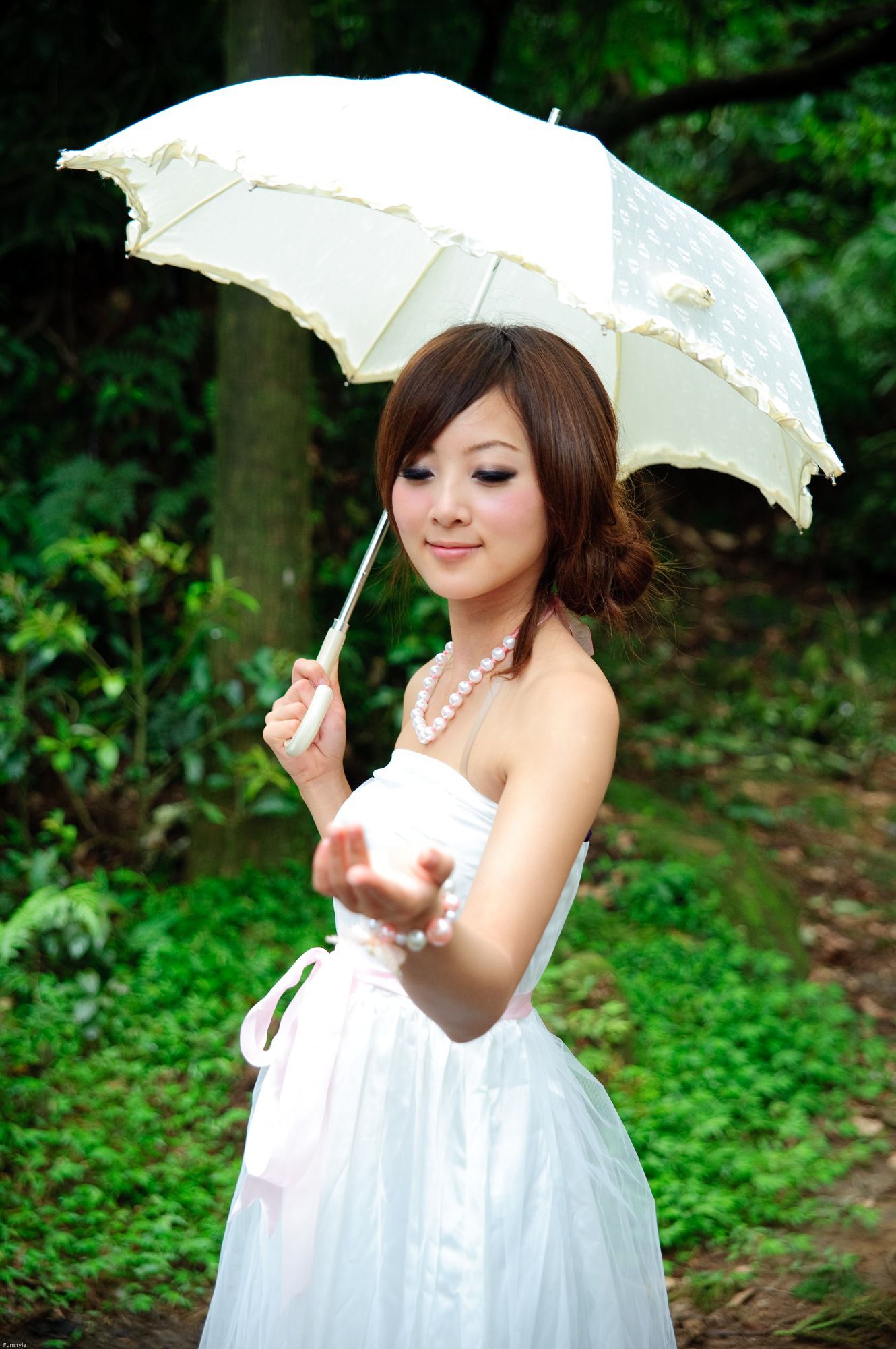 果子MM/Mikako《白色圓舞曲 + 黑色執念》外拍-图19