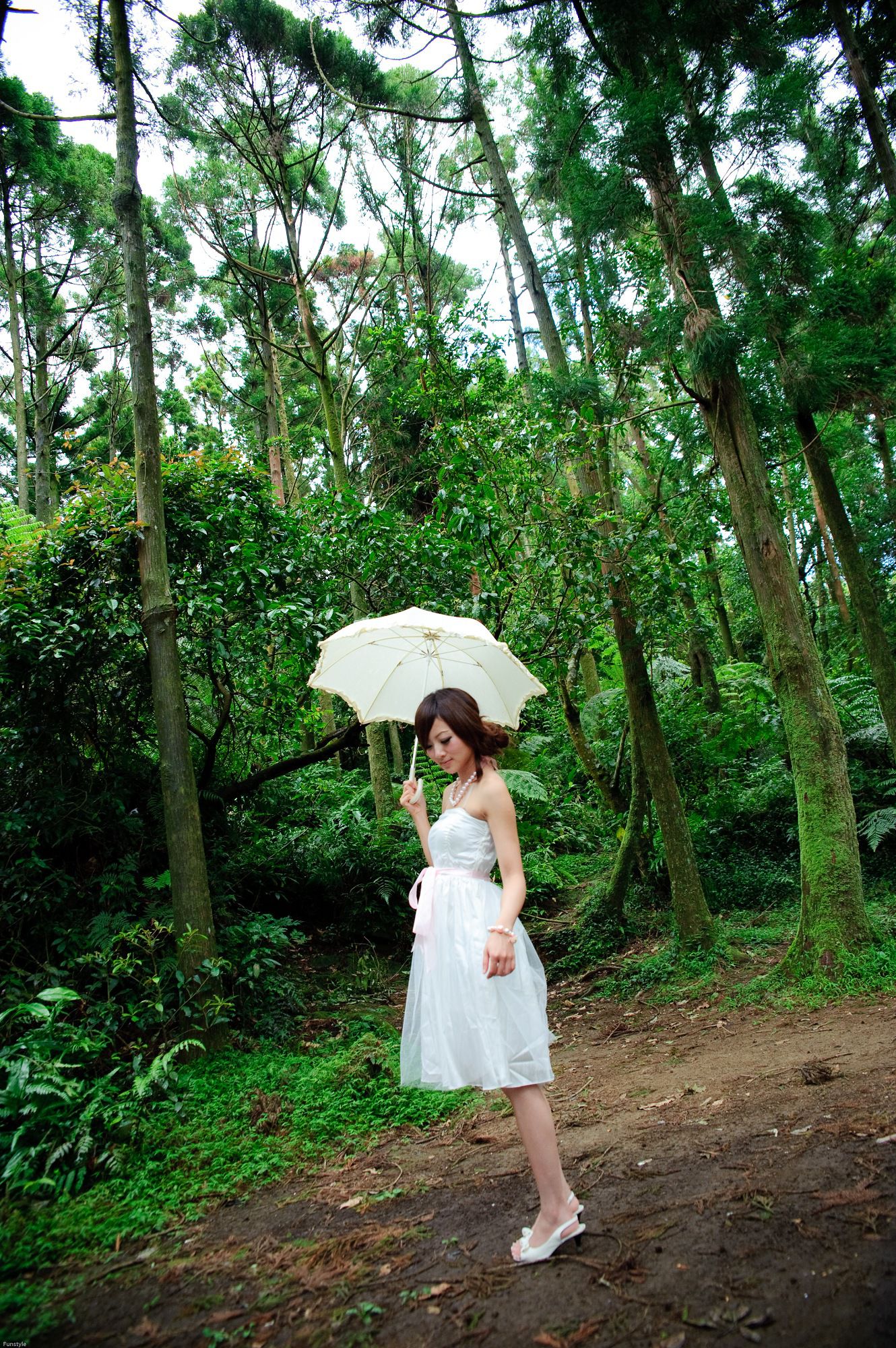 果子MM/Mikako《白色圓舞曲 + 黑色執念》外拍-图20