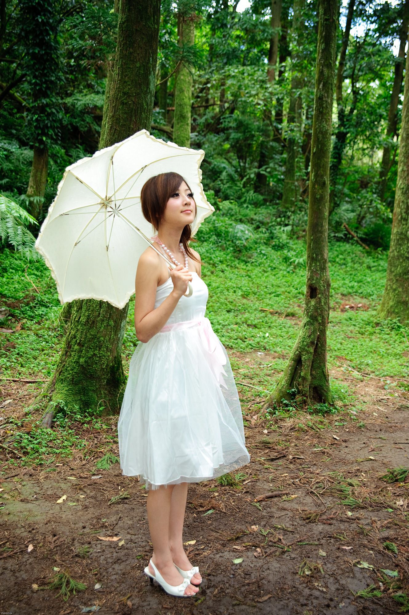 果子MM/Mikako《白色圓舞曲 + 黑色執念》外拍-图23