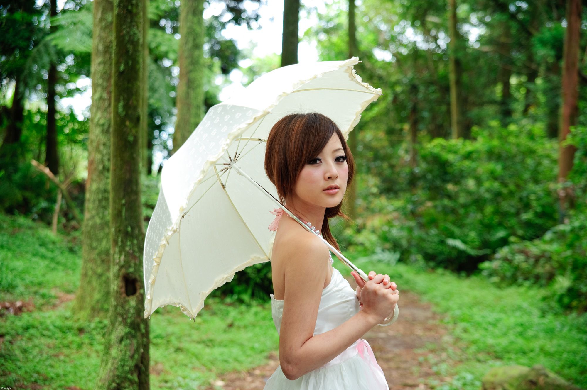 果子MM/Mikako《白色圓舞曲 + 黑色執念》外拍-图24