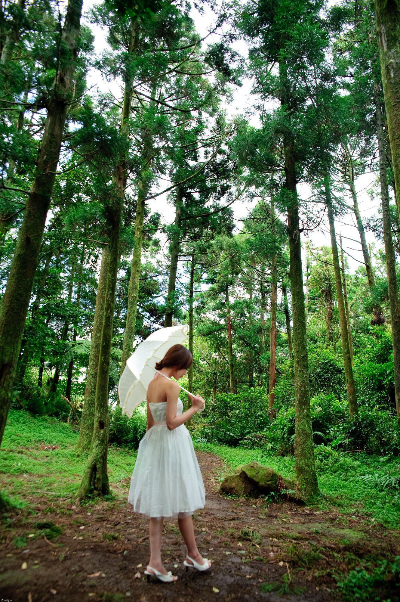 果子MM/Mikako《白色圓舞曲 + 黑色執念》外拍-图25