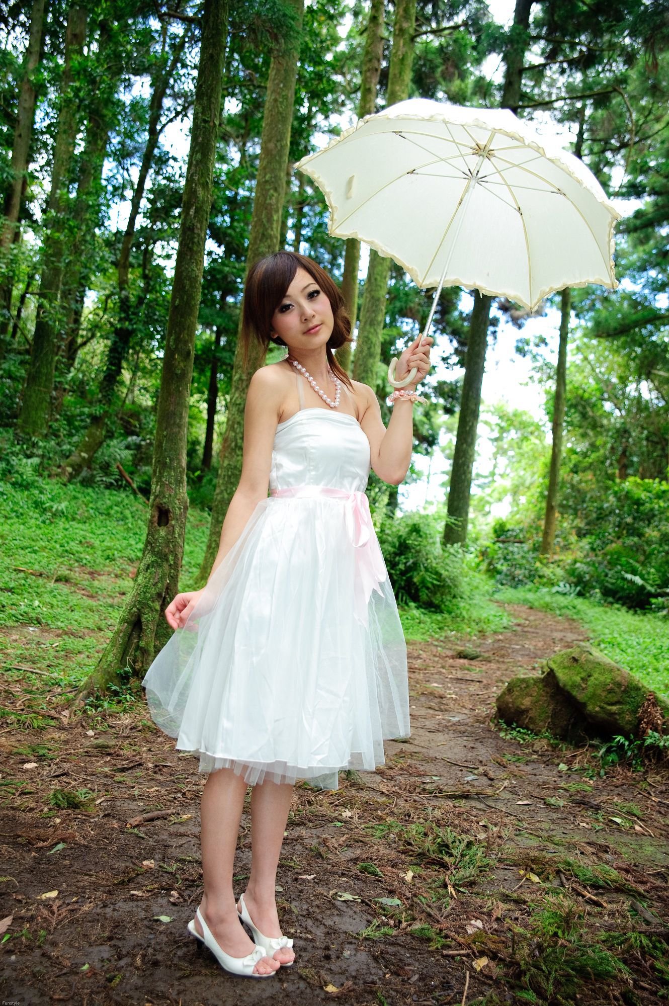 果子MM/Mikako《白色圓舞曲 + 黑色執念》外拍-图26