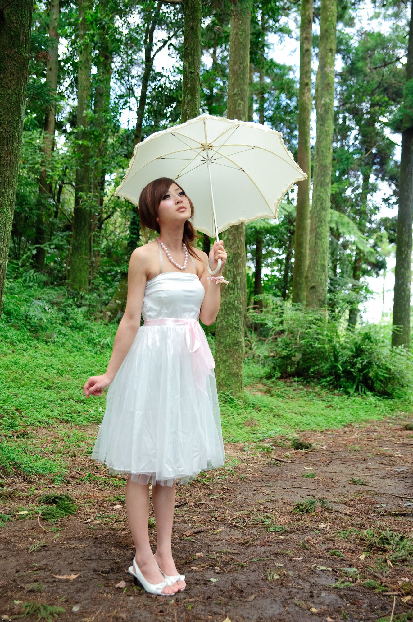 果子MM/Mikako《白色圓舞曲 + 黑色執念》外拍-图28