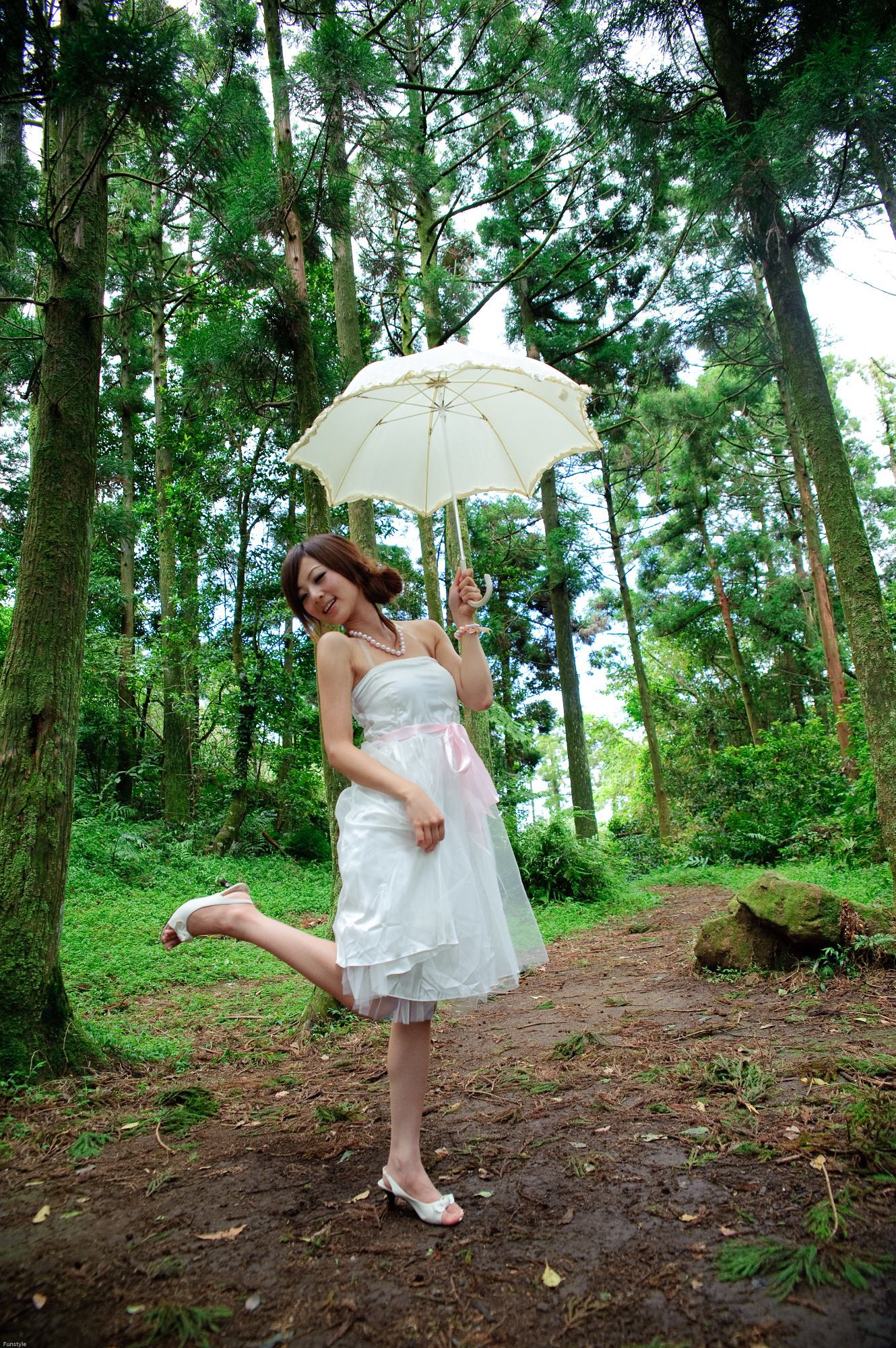 果子MM/Mikako《白色圓舞曲 + 黑色執念》外拍-图29