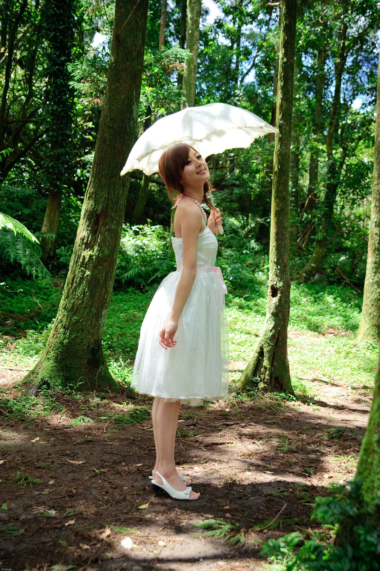 果子MM/Mikako《白色圓舞曲 + 黑色執念》外拍-图31