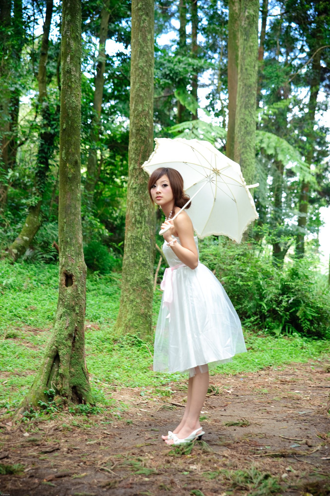 果子MM/Mikako《白色圓舞曲 + 黑色執念》外拍-图33