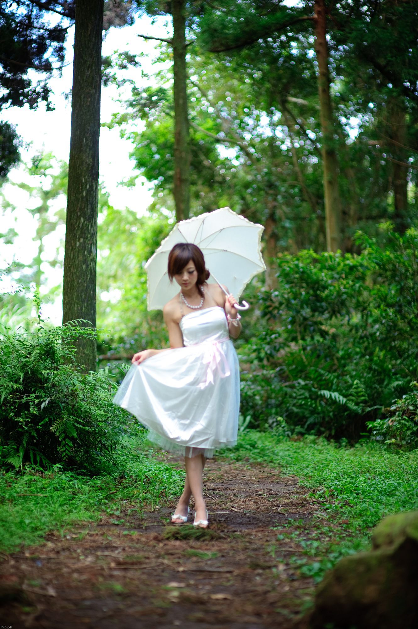 果子MM/Mikako《白色圓舞曲 + 黑色執念》外拍-图34