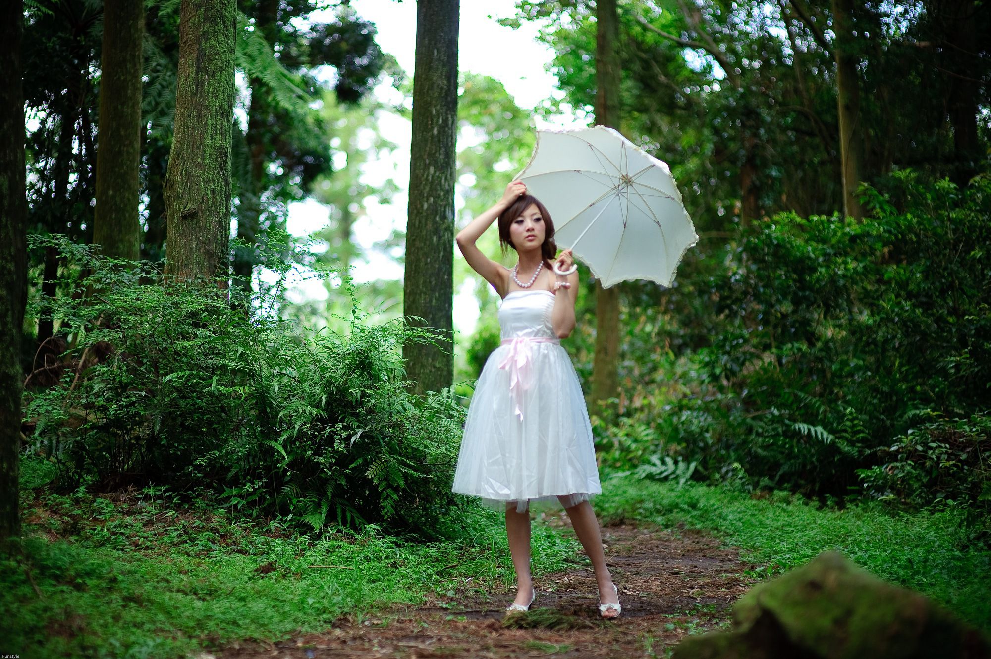 果子MM/Mikako《白色圓舞曲 + 黑色執念》外拍-图35