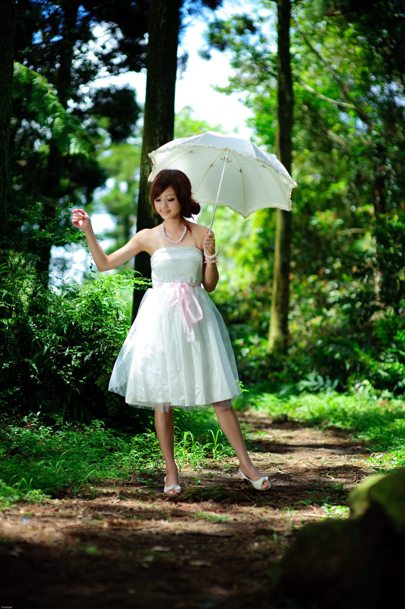 果子MM/Mikako《白色圓舞曲 + 黑色執念》外拍-图36