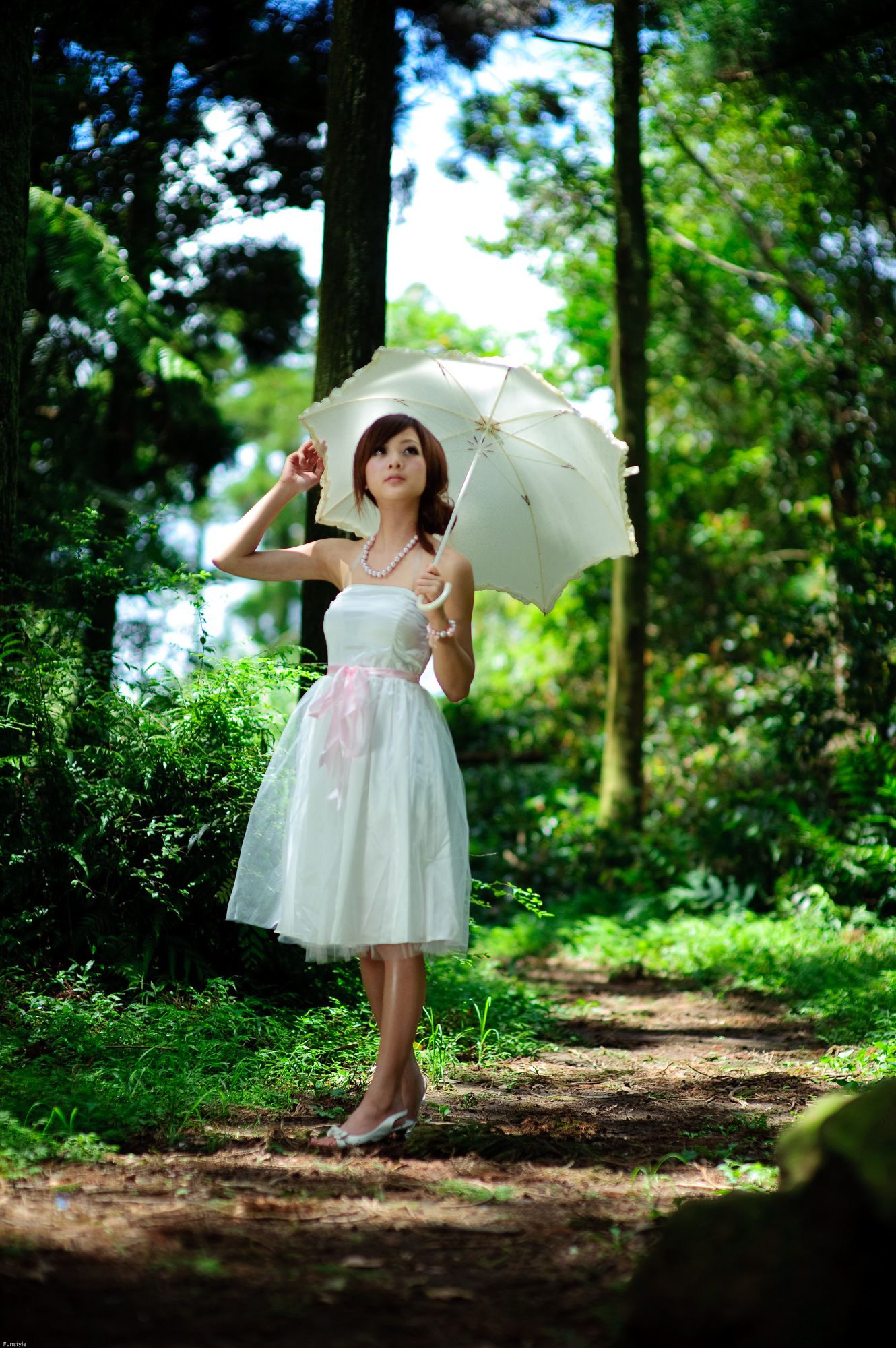 果子MM/Mikako《白色圓舞曲 + 黑色執念》外拍-图37