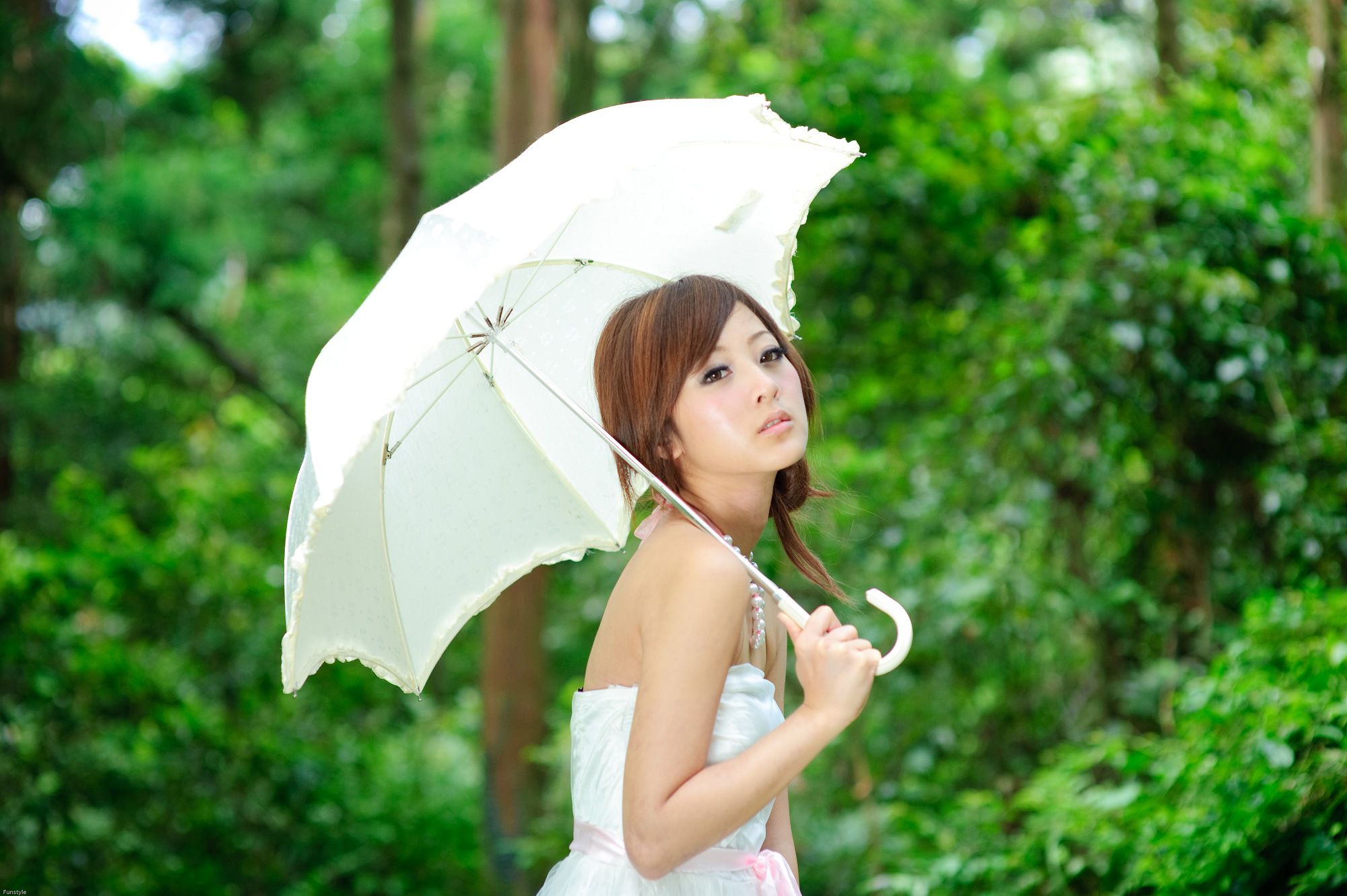 果子MM/Mikako《白色圓舞曲 + 黑色執念》外拍-图38